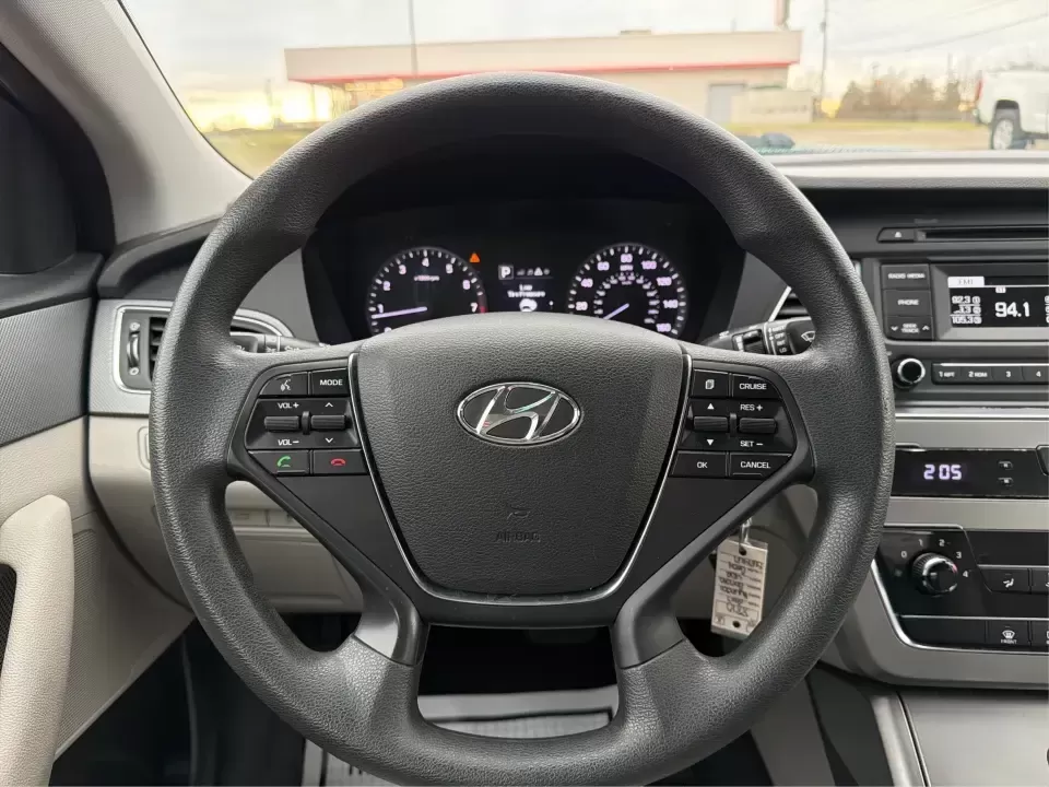 2017 Hyundai Sonata Base (5NPE24AF8HH) with an 2.4L L4 DOHC 16V engine, 7A transmission, located at 880 E. National Road, Vandalia, OH, 45377, (937) 908-9800, 39.891918, -84.183594 - ### Drive Your Dream: 2017 Hyundai Sonata Perfect for Families and Commuters Alike!<br /> <br /> Looking for a reliable sedan that fits seamlessly into your busy lifestyle? The 2017 Hyundai Sonata is here to make every drive a pleasure, whether you're commuting to work, shuttling kids to soccer pra - Photo#16
