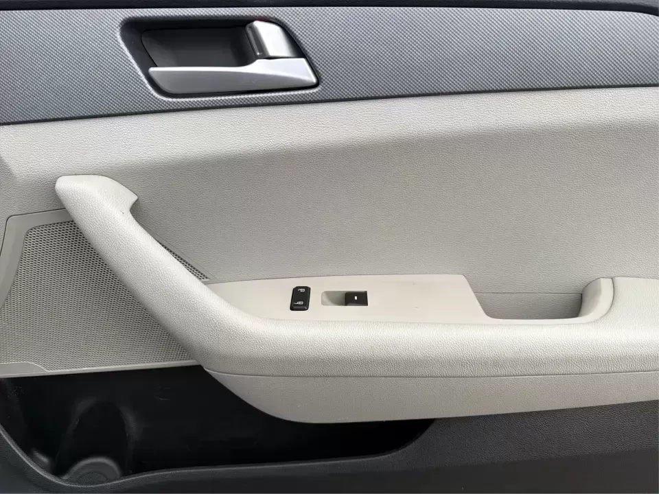 2017 Hyundai Sonata Base (5NPE24AF8HH) with an 2.4L L4 DOHC 16V engine, 7A transmission, located at 880 E. National Road, Vandalia, OH, 45377, (937) 908-9800, 39.891918, -84.183594 - ### Drive Your Dream: 2017 Hyundai Sonata Perfect for Families and Commuters Alike!<br /> <br /> Looking for a reliable sedan that fits seamlessly into your busy lifestyle? The 2017 Hyundai Sonata is here to make every drive a pleasure, whether you're commuting to work, shuttling kids to soccer pra - Photo#18