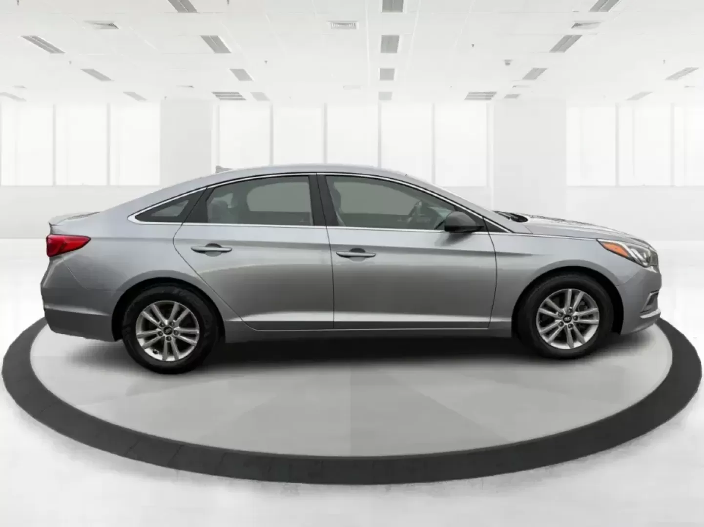 2017 Hyundai Sonata Base (5NPE24AF8HH) with an 2.4L L4 DOHC 16V engine, 7A transmission, located at 8750 N County Rd 25A, Piqua, OH, 45356, (937) 908-9800, 40.164391, -84.232513 - ### Drive Your Dream: 2017 Hyundai Sonata Perfect for Families and Commuters Alike!<br /> <br /> Looking for a reliable sedan that fits seamlessly into your busy lifestyle? The 2017 Hyundai Sonata is here to make every drive a pleasure, whether you're commuting to work, shuttling kids to soccer pra - Photo#1