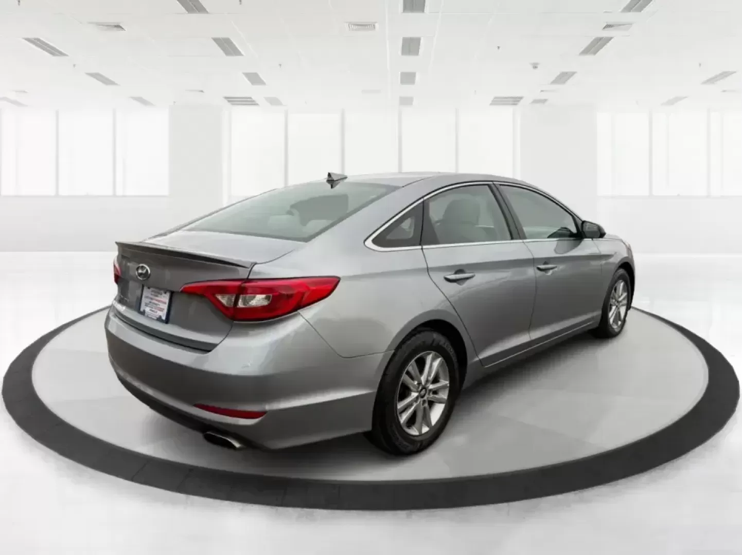 2017 Hyundai Sonata Base (5NPE24AF8HH) with an 2.4L L4 DOHC 16V engine, 7A transmission, located at 8750 N County Rd 25A, Piqua, OH, 45356, (937) 908-9800, 40.164391, -84.232513 - ### Drive Your Dream: 2017 Hyundai Sonata Perfect for Families and Commuters Alike!<br /> <br /> Looking for a reliable sedan that fits seamlessly into your busy lifestyle? The 2017 Hyundai Sonata is here to make every drive a pleasure, whether you're commuting to work, shuttling kids to soccer pra - Photo#2