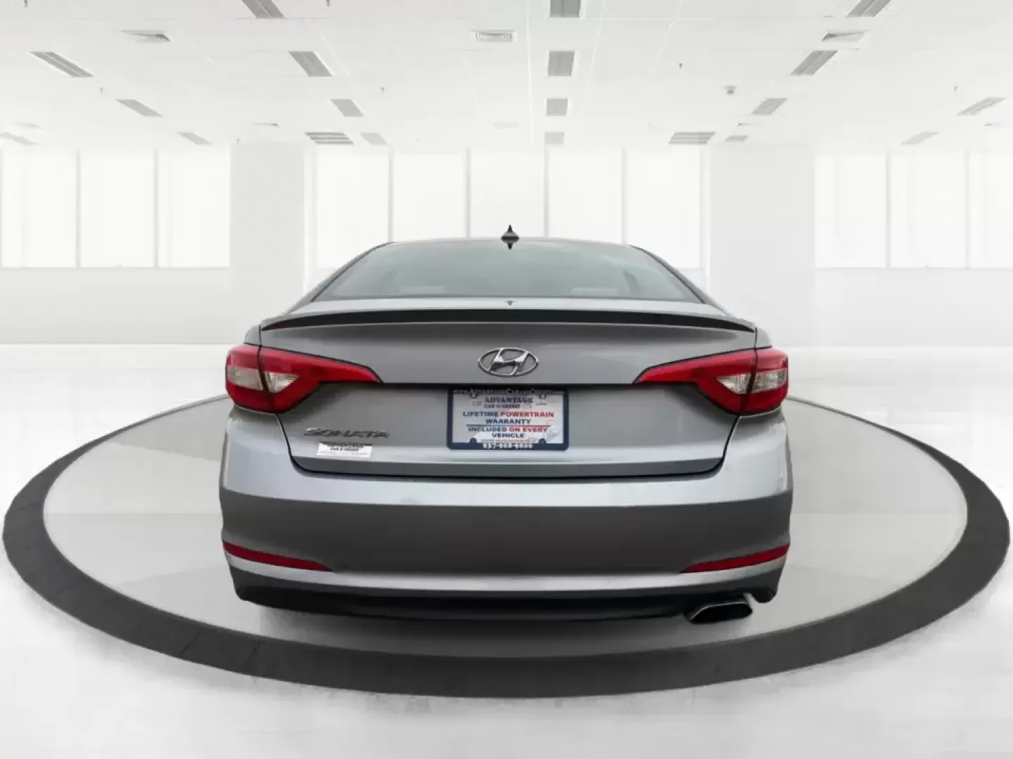 2017 Hyundai Sonata Base (5NPE24AF8HH) with an 2.4L L4 DOHC 16V engine, 7A transmission, located at 8750 N County Rd 25A, Piqua, OH, 45356, (937) 908-9800, 40.164391, -84.232513 - ### Drive Your Dream: 2017 Hyundai Sonata Perfect for Families and Commuters Alike!<br /> <br /> Looking for a reliable sedan that fits seamlessly into your busy lifestyle? The 2017 Hyundai Sonata is here to make every drive a pleasure, whether you're commuting to work, shuttling kids to soccer pra - Photo#3