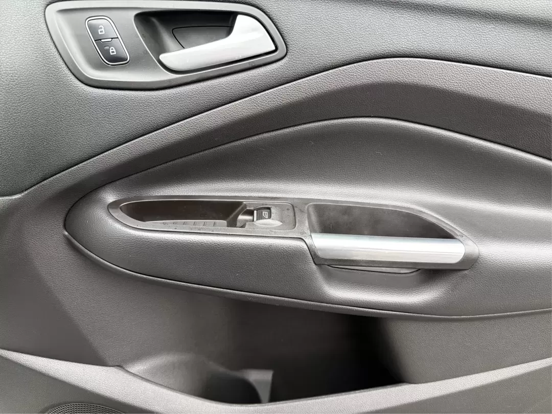 2017 Ford Escape SE (1FMCU0GD1HU) with an Other engine, located at 4508 South Dixie Dr, Moraine, OH, 45439, (937) 908-9800, 39.689976, -84.218452 - Are you ready to elevate your driving experience? Whether you're navigating daily commutes, embarking on weekend getaways, or simply enjoying family outings, the 2017 Ford Escape SE is the perfect companion for your active lifestyle. This well-appointed SUV promises versatility and comfort, making i - Photo#20