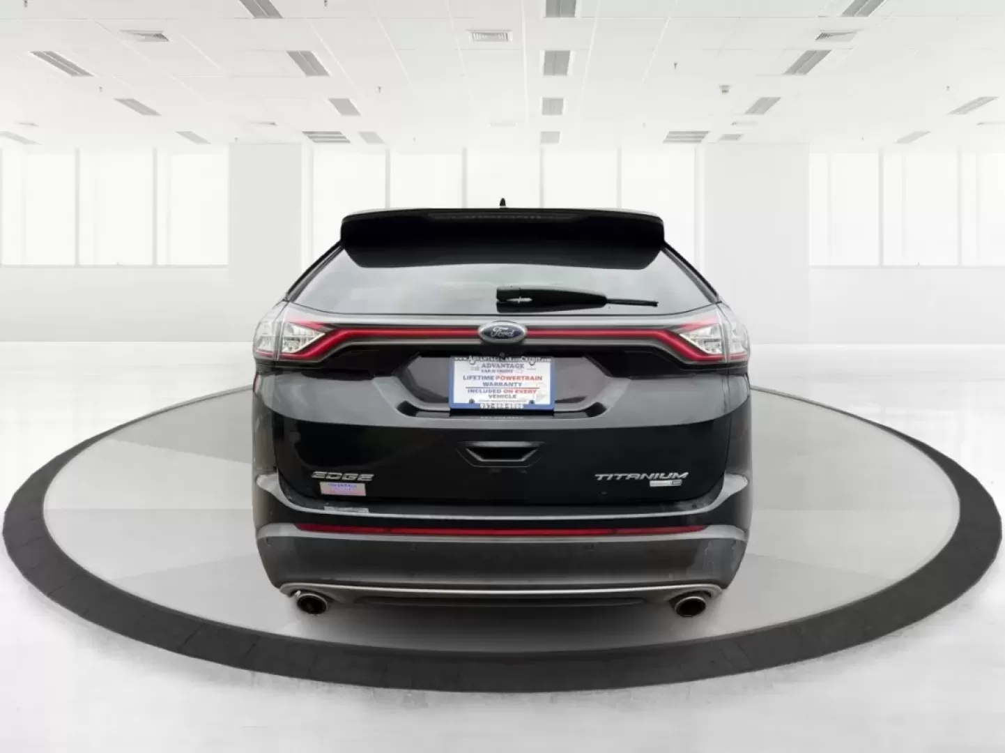 2017 Ford Edge Titanium (2FMPK4K92HB) with an 2.0L L4 DOHC 16V engine, 6A transmission, located at 4508 South Dixie Dr, Moraine, OH, 45439, (937) 908-9800, 39.689976, -84.218452 - **Unleash Adventure with the 2017 Ford Edge Titanium at Advantage Car and Credit Moraine! Experience Comfort, Style, and Affordability!**<br /> <br /> Are you searching for the perfect SUV to enhance your family adventures or accommodate your daily commute in style? Look no further than this stunni - Photo#3