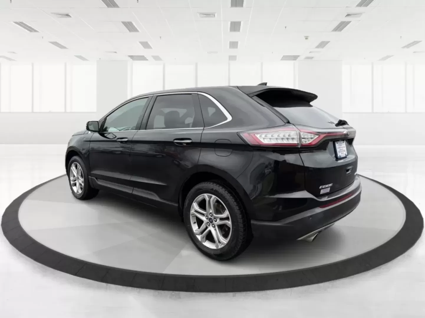 2017 Ford Edge Titanium (2FMPK4K92HB) with an 2.0L L4 DOHC 16V engine, 6A transmission, located at 4508 South Dixie Dr, Moraine, OH, 45439, (937) 908-9800, 39.689976, -84.218452 - **Unleash Adventure with the 2017 Ford Edge Titanium at Advantage Car and Credit Moraine! Experience Comfort, Style, and Affordability!**<br /> <br /> Are you searching for the perfect SUV to enhance your family adventures or accommodate your daily commute in style? Look no further than this stunni - Photo#4