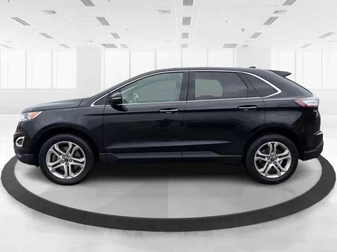 2017 Ford Edge Titanium (2FMPK4K92HB) with an Other engine, located at 4508 South Dixie Dr, Moraine, OH, 45439, (937) 908-9800, 39.689976, -84.218452 - **Unleash Adventure with the 2017 Ford Edge Titanium at Advantage Car and Credit Moraine! Experience Comfort, Style, and Affordability!**<br /> <br /> Are you searching for the perfect SUV to enhance your family adventures or accommodate your daily commute in style? Look no further than this stunni - Photo#5