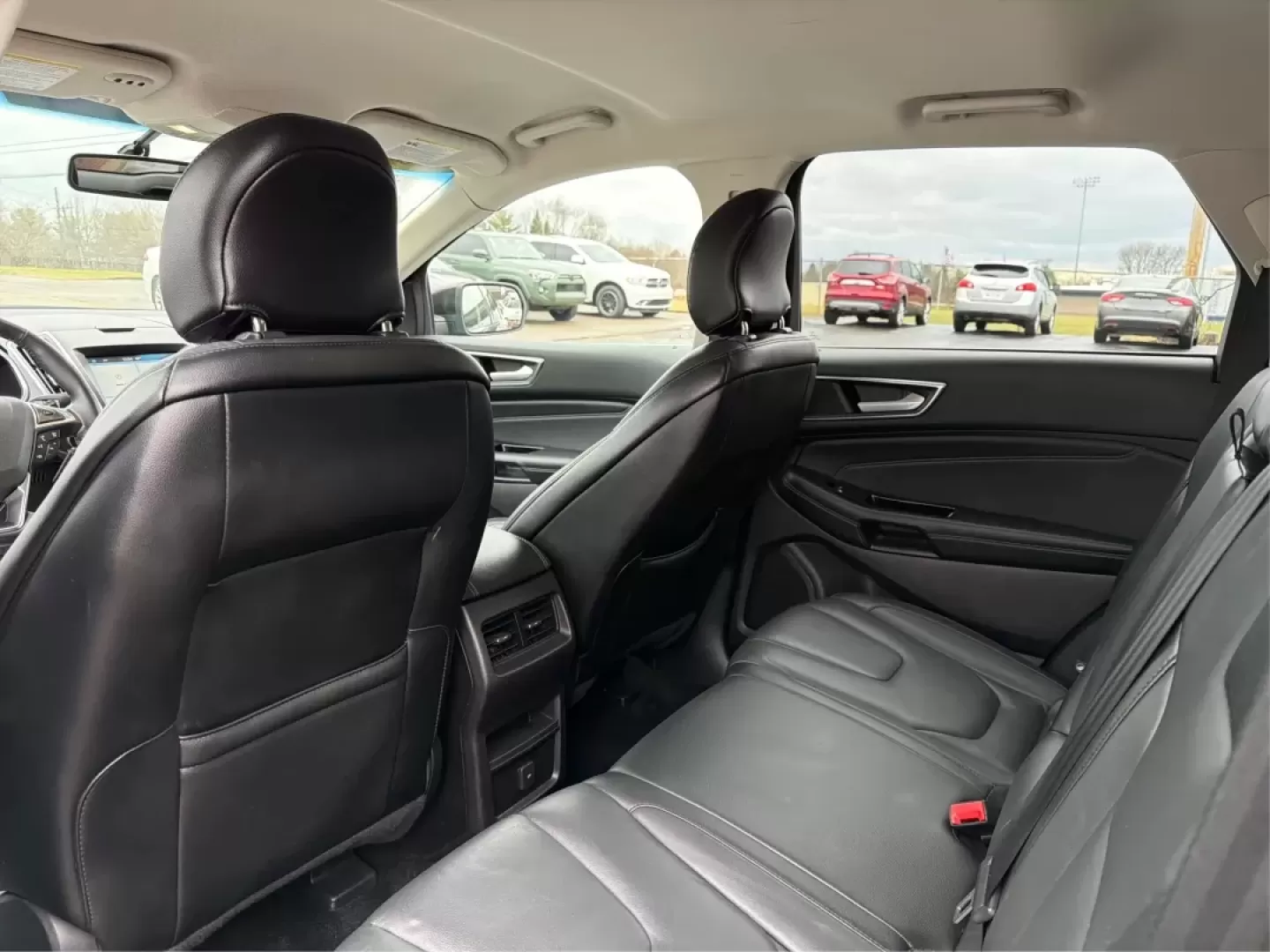 2017 Ford Edge Titanium (2FMPK4K92HB) with an 2.0L L4 DOHC 16V engine, 6A transmission, located at 4508 South Dixie Dr, Moraine, OH, 45439, (937) 908-9800, 39.689976, -84.218452 - **Unleash Adventure with the 2017 Ford Edge Titanium at Advantage Car and Credit Moraine! Experience Comfort, Style, and Affordability!**<br /> <br /> Are you searching for the perfect SUV to enhance your family adventures or accommodate your daily commute in style? Look no further than this stunni - Photo#10