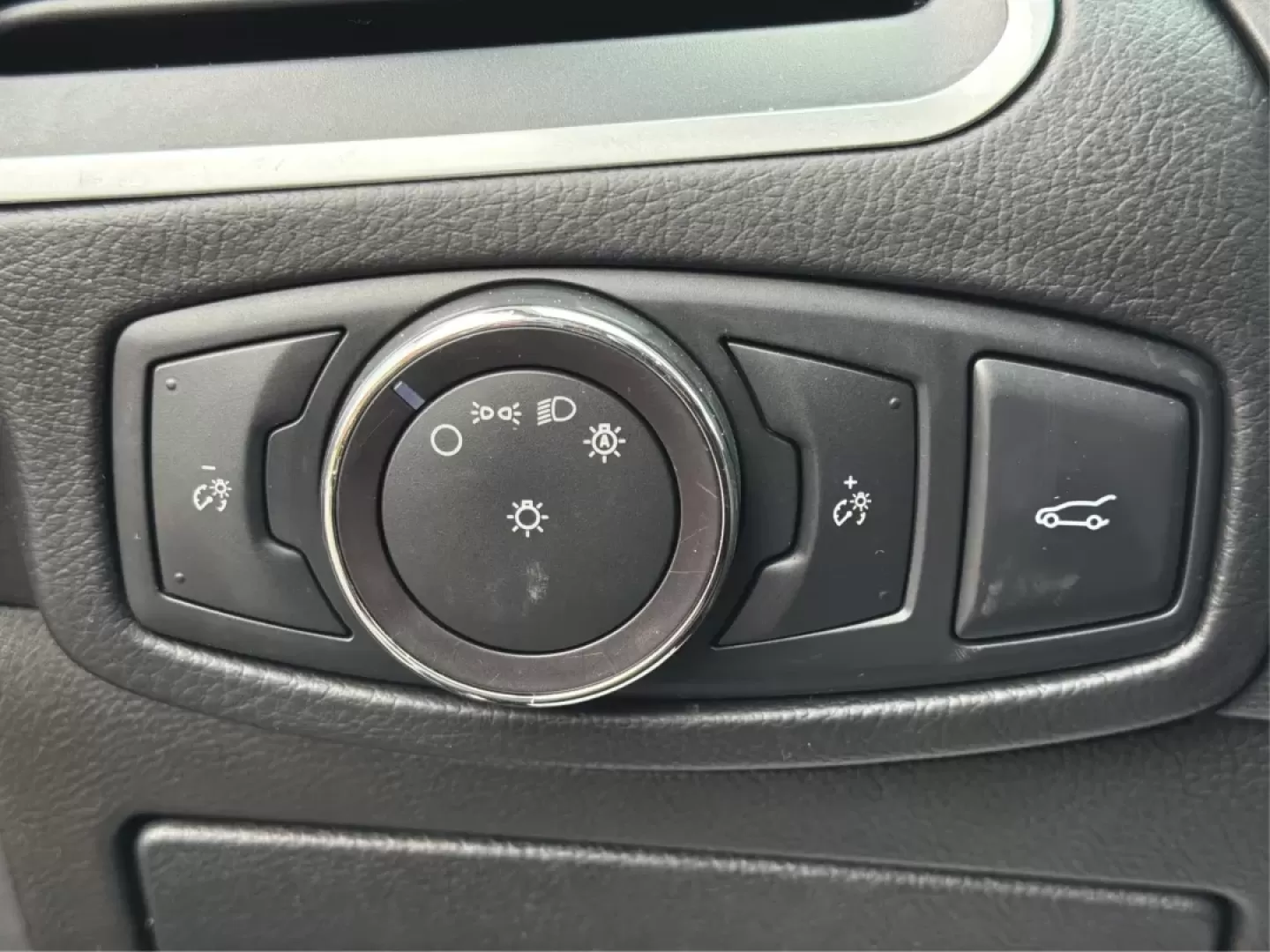 2017 Ford Edge Titanium (2FMPK4K92HB) with an 2.0L L4 DOHC 16V engine, 6A transmission, located at 4508 South Dixie Dr, Moraine, OH, 45439, (937) 908-9800, 39.689976, -84.218452 - **Unleash Adventure with the 2017 Ford Edge Titanium at Advantage Car and Credit Moraine! Experience Comfort, Style, and Affordability!**<br /> <br /> Are you searching for the perfect SUV to enhance your family adventures or accommodate your daily commute in style? Look no further than this stunni - Photo#17