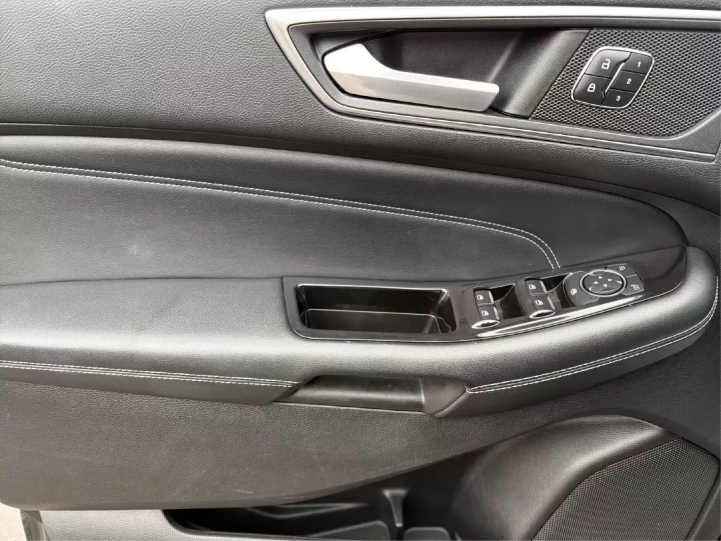 2017 Ford Edge Titanium (2FMPK4K92HB) with an 2.0L L4 DOHC 16V engine, 6A transmission, located at 4508 South Dixie Dr, Moraine, OH, 45439, (937) 908-9800, 39.689976, -84.218452 - **Unleash Adventure with the 2017 Ford Edge Titanium at Advantage Car and Credit Moraine! Experience Comfort, Style, and Affordability!**<br /> <br /> Are you searching for the perfect SUV to enhance your family adventures or accommodate your daily commute in style? Look no further than this stunni - Photo#19