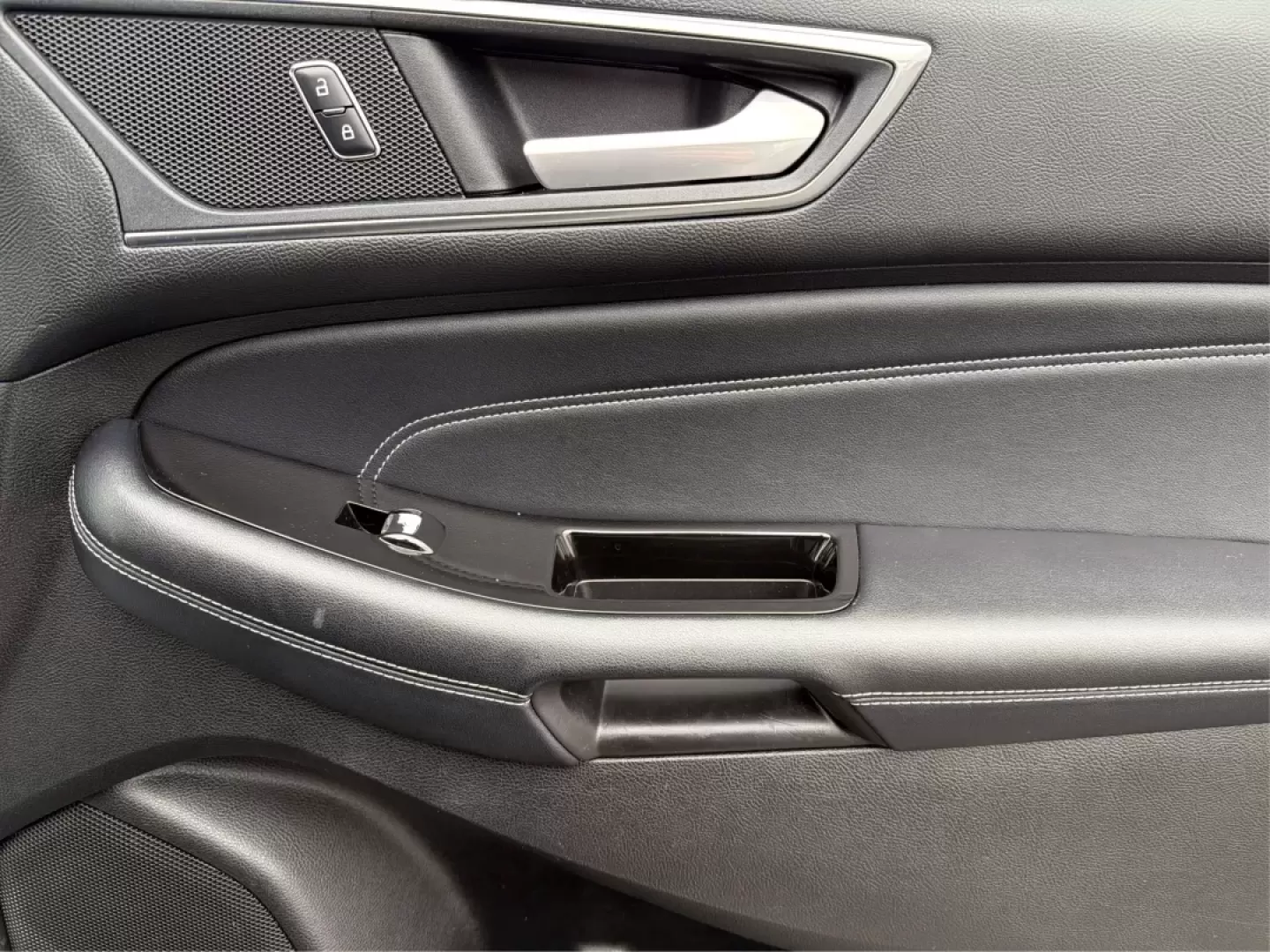 2017 Ford Edge Titanium (2FMPK4K92HB) with an 2.0L L4 DOHC 16V engine, 6A transmission, located at 4508 South Dixie Dr, Moraine, OH, 45439, (937) 908-9800, 39.689976, -84.218452 - **Unleash Adventure with the 2017 Ford Edge Titanium at Advantage Car and Credit Moraine! Experience Comfort, Style, and Affordability!**<br /> <br /> Are you searching for the perfect SUV to enhance your family adventures or accommodate your daily commute in style? Look no further than this stunni - Photo#20