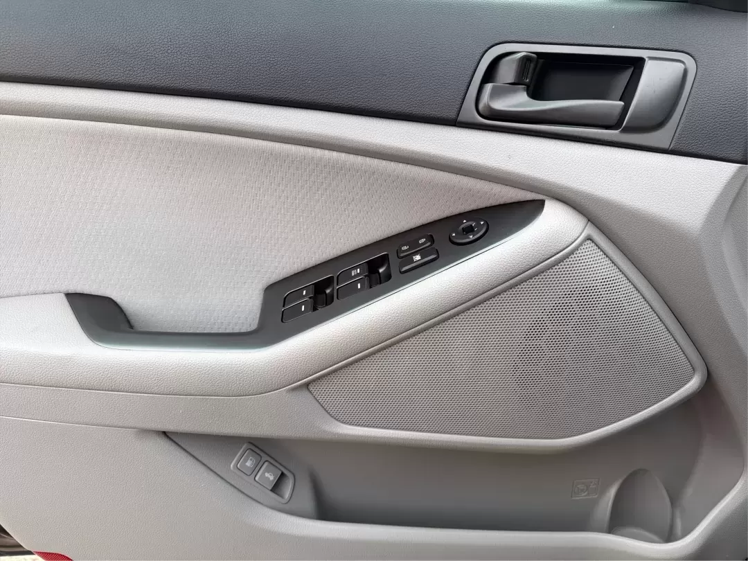 2015 Kia Optima LX (KNAGM4A73F5) with an Theta II 2.4L I-4 gasoline direct injection engine, located at 1951 S Dayton Lakeview Rd., New Carlisle, OH, 45344, (937) 908-9800, 39.890999, -84.050255 - Are you looking for a reliable sedan that combines style, comfort, and affordability? Look no further! At Advantage Car and Credit in New Carlisle, OH, we are excited to present this stunning 2015 Kia Optima LX, perfect for anyone from budget-conscious buyers to those needing a dependable vehicle fo - Photo#17