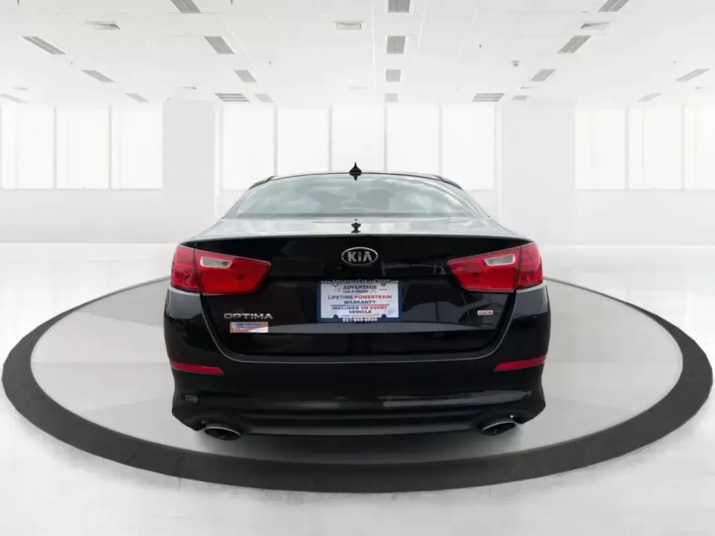 2015 Kia Optima LX (KNAGM4A73F5) with an Theta II 2.4L I-4 gasoline direct injection engine, 6-Speed Automatic transmission, located at 1951 S Dayton Lakeview Rd., New Carlisle, OH, 45344, (937) 908-9800, 39.890999, -84.050255 - Are you looking for a reliable sedan that combines style, comfort, and affordability? Look no further! At Advantage Car and Credit in New Carlisle, OH, we are excited to present this stunning 2015 Kia Optima LX, perfect for anyone from budget-conscious buyers to those needing a dependable vehicle fo - Photo#3