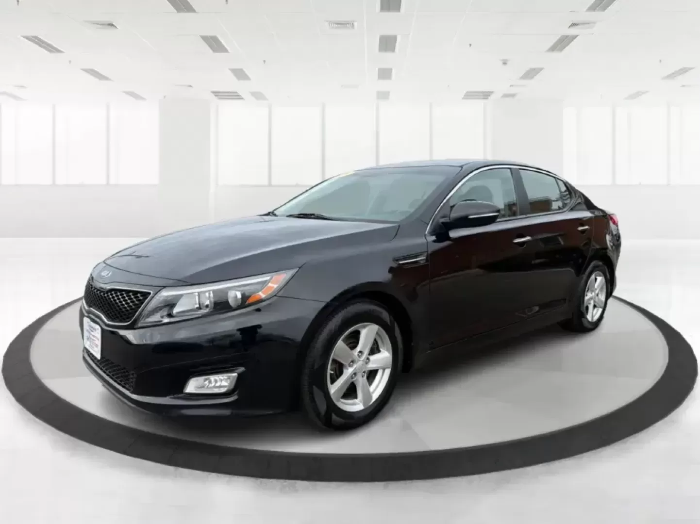 2015 Kia Optima LX (KNAGM4A73F5) with an Theta II 2.4L I-4 gasoline direct injection engine, 6-Speed Automatic transmission, located at 1951 S Dayton Lakeview Rd., New Carlisle, OH, 45344, (937) 908-9800, 39.890999, -84.050255 - Are you looking for a reliable sedan that combines style, comfort, and affordability? Look no further! At Advantage Car and Credit in New Carlisle, OH, we are excited to present this stunning 2015 Kia Optima LX, perfect for anyone from budget-conscious buyers to those needing a dependable vehicle fo - Photo#8