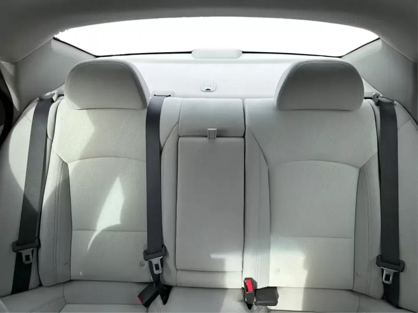 2015 Kia Optima LX (KNAGM4A73F5) with an Theta II 2.4L I-4 gasoline direct injection engine, 6-Speed Automatic transmission, located at 1951 S Dayton Lakeview Rd., New Carlisle, OH, 45344, (937) 908-9800, 39.890999, -84.050255 - Are you looking for a reliable sedan that combines style, comfort, and affordability? Look no further! At Advantage Car and Credit in New Carlisle, OH, we are excited to present this stunning 2015 Kia Optima LX, perfect for anyone from budget-conscious buyers to those needing a dependable vehicle fo - Photo#14