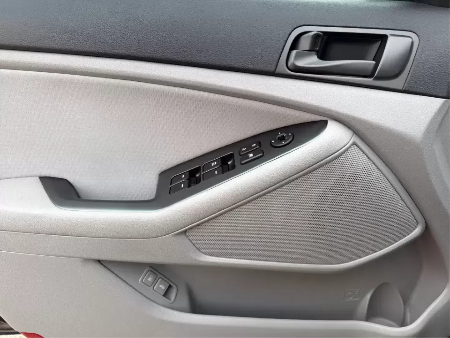 2015 Kia Optima LX (KNAGM4A73F5) with an Theta II 2.4L I-4 gasoline direct injection engine, 6-Speed Automatic transmission, located at 1951 S Dayton Lakeview Rd., New Carlisle, OH, 45344, (937) 908-9800, 39.890999, -84.050255 - Are you looking for a reliable sedan that combines style, comfort, and affordability? Look no further! At Advantage Car and Credit in New Carlisle, OH, we are excited to present this stunning 2015 Kia Optima LX, perfect for anyone from budget-conscious buyers to those needing a dependable vehicle fo - Photo#17