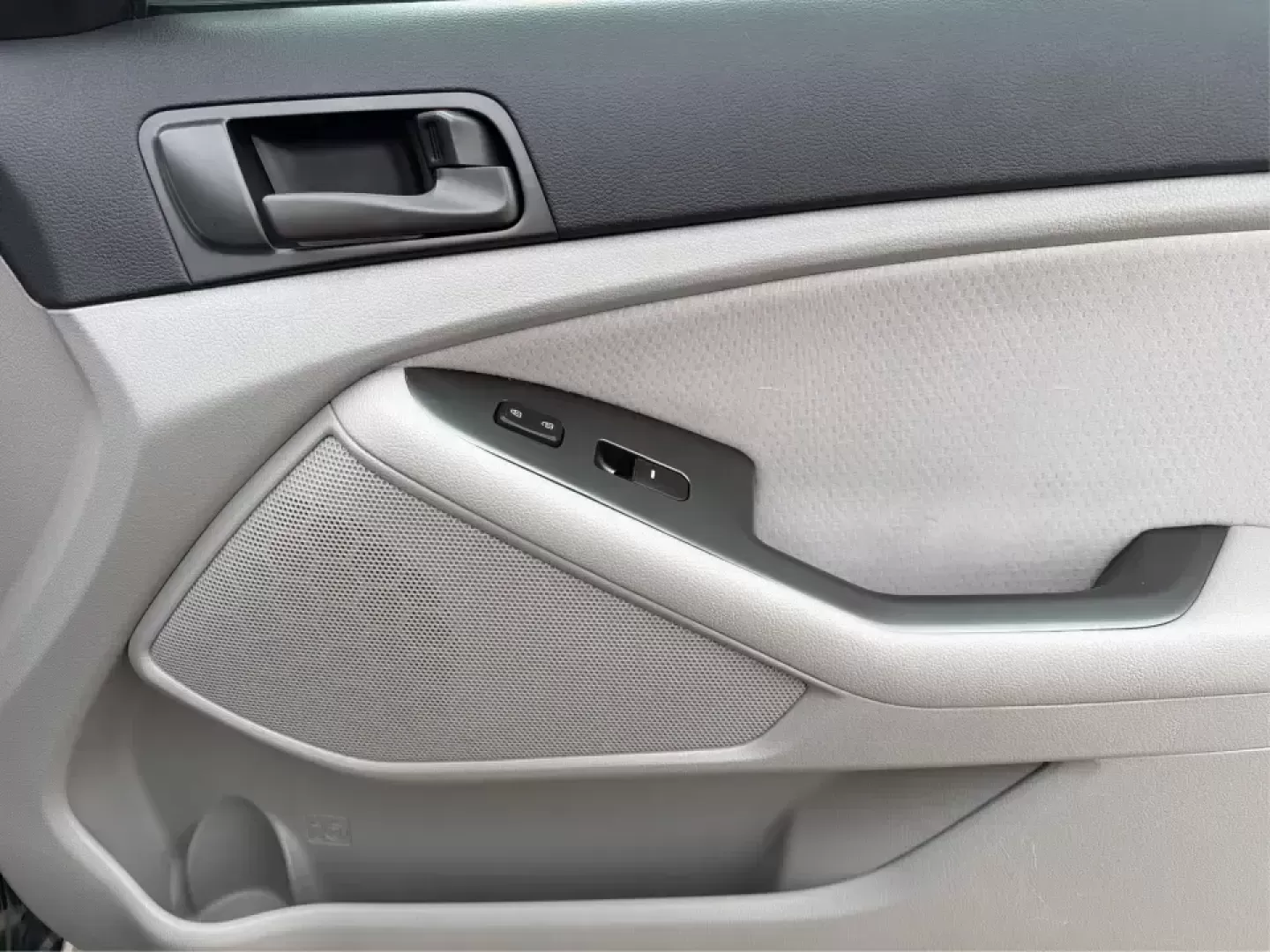 2015 Kia Optima LX (KNAGM4A73F5) with an Theta II 2.4L I-4 gasoline direct injection engine, 6-Speed Automatic transmission, located at 1951 S Dayton Lakeview Rd., New Carlisle, OH, 45344, (937) 908-9800, 39.890999, -84.050255 - Are you looking for a reliable sedan that combines style, comfort, and affordability? Look no further! At Advantage Car and Credit in New Carlisle, OH, we are excited to present this stunning 2015 Kia Optima LX, perfect for anyone from budget-conscious buyers to those needing a dependable vehicle fo - Photo#18