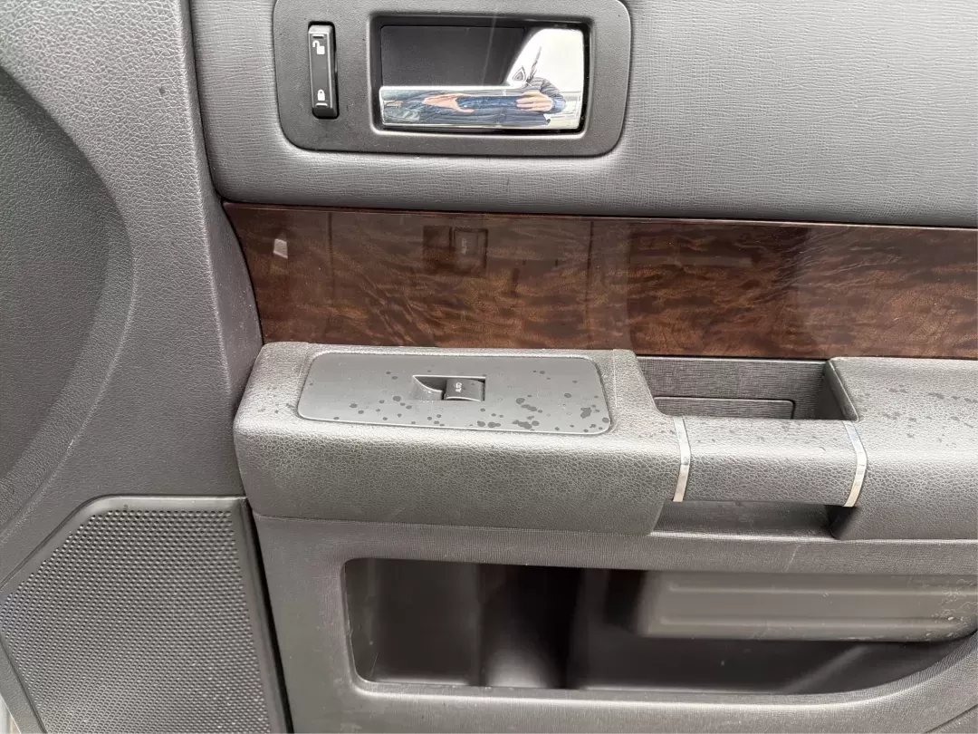 2016 Ford Flex Limited (2FMHK6D8XGB) with an 3.5L V-6 DOHC engine, located at 1099 N County Rd 25A , Troy, OH, 45373, (937) 908-9800, 40.057079, -84.212883 - **Adventure Awaits with the 2016 Ford Flex Limited Perfect for Family Road Trips!**<br /> <br /> Looking for the ideal family vehicle that combines spaciousness, comfort, and reliability? At Advantage Car and Credit in Troy, OH, we present the 2016 Ford Flex Limited, an SUV designed for all your fa - Photo#20