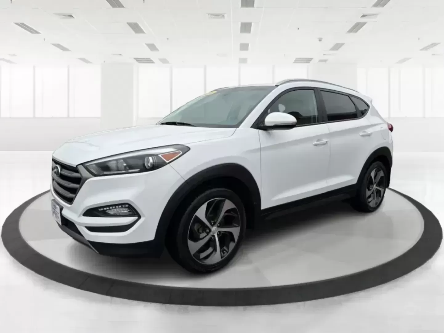 2016 Hyundai Tucson Sport (KM8J3CA26GU) with an 1.6L I-4 gasoline direct injection engine, 7A transmission, located at 1184 Kauffman Ave, Fairborn, OH, 45324, (937) 908-9800, 39.807072, -84.030914 - Discover a world of adventure with the 2016 Hyundai Tucson Sport, the perfect SUV for active families and weekend explorers alike! With its stylish Dazzling White exterior and spacious interior, this vehicle is designed for those who crave both comfort and versatility. Whether you're navigating thro - Photo#8