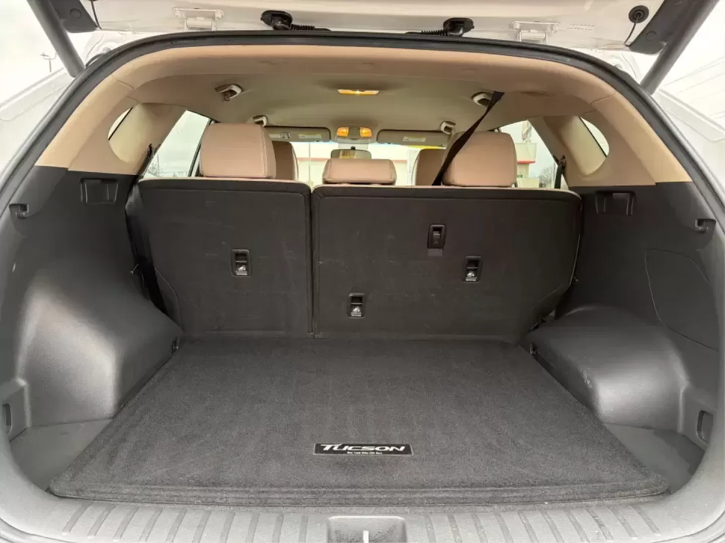 2016 Hyundai Tucson Sport (KM8J3CA26GU) with an 1.6L I-4 gasoline direct injection engine, 7A transmission, located at 1184 Kauffman Ave, Fairborn, OH, 45324, (937) 908-9800, 39.807072, -84.030914 - Discover a world of adventure with the 2016 Hyundai Tucson Sport, the perfect SUV for active families and weekend explorers alike! With its stylish Dazzling White exterior and spacious interior, this vehicle is designed for those who crave both comfort and versatility. Whether you're navigating thro - Photo#12