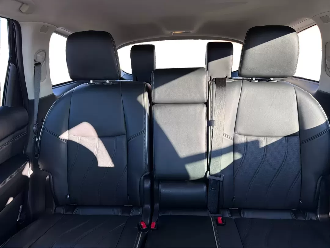 2019 Infiniti QX60 LUXE (5N1DL0MM2KC) with an VQ 3.5L V-6 gasoline direct injection engine, located at 8750 N County Rd 25A, Piqua, OH, 45356, (937) 908-9800, 40.164391, -84.232513 - **Discover Your Next Adventure with the 2019 Infiniti QX60 at Advantage Car and Credit - Piqua!**<br /> <br /> Are you ready to elevate your family's weekend getaways or daily commutes? The 2019 Infiniti QX60 is the perfect blend of luxury, space, and performance, designed for families, adventure se - Photo#14