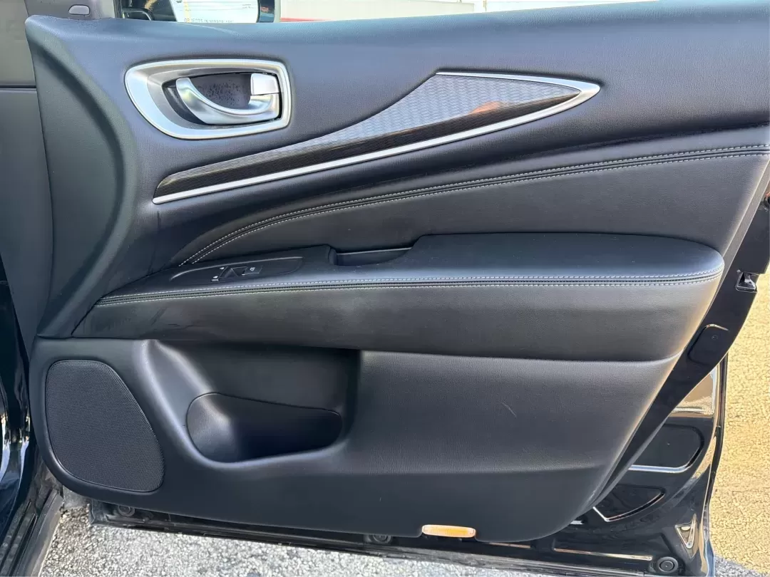 2019 Infiniti QX60 LUXE (5N1DL0MM2KC) with an VQ 3.5L V-6 gasoline direct injection engine, located at 8750 N County Rd 25A, Piqua, OH, 45356, (937) 908-9800, 40.164391, -84.232513 - **Discover Your Next Adventure with the 2019 Infiniti QX60 at Advantage Car and Credit - Piqua!**<br /> <br /> Are you ready to elevate your family's weekend getaways or daily commutes? The 2019 Infiniti QX60 is the perfect blend of luxury, space, and performance, designed for families, adventure se - Photo#20