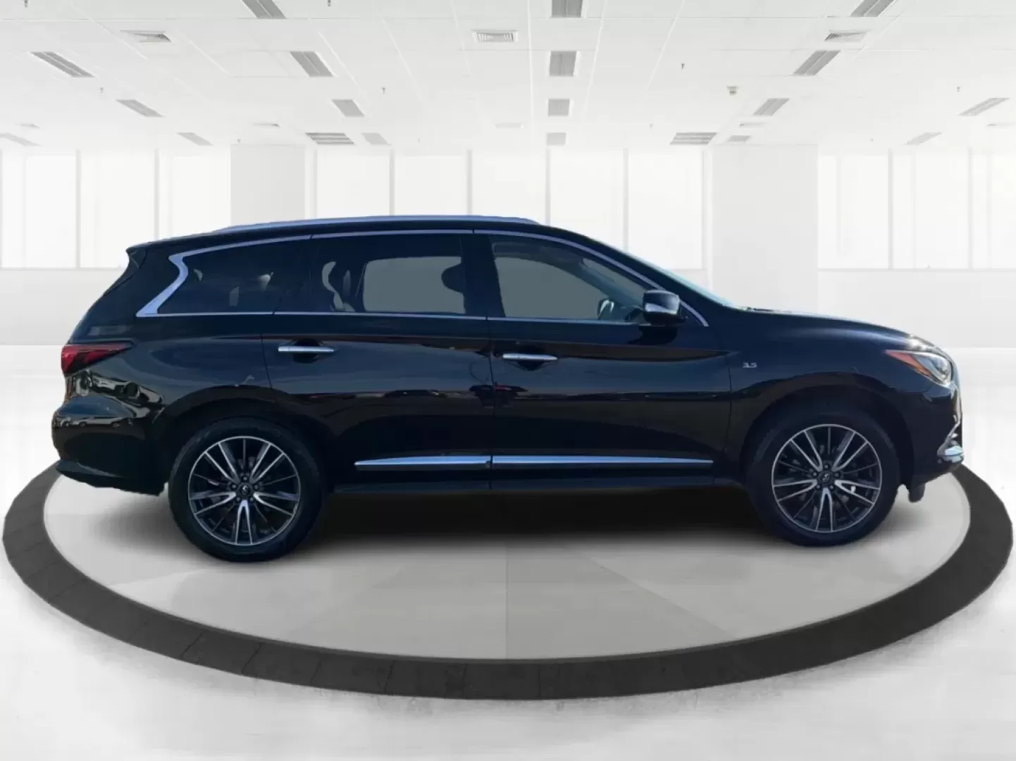 2019 Infiniti QX60 LUXE (5N1DL0MM2KC) with an VQ 3.5L V-6 gasoline direct injection engine, located at 1951 S Dayton Lakeview Rd., New Carlisle, OH, 45344, (937) 908-9800, 39.890999, -84.050255 - **Discover Your Next Adventure with the 2019 Infiniti QX60 at Advantage Car and Credit - Piqua!**<br /> <br /> Are you ready to elevate your family's weekend getaways or daily commutes? The 2019 Infiniti QX60 is the perfect blend of luxury, space, and performance, designed for families, adventure se - Photo#1