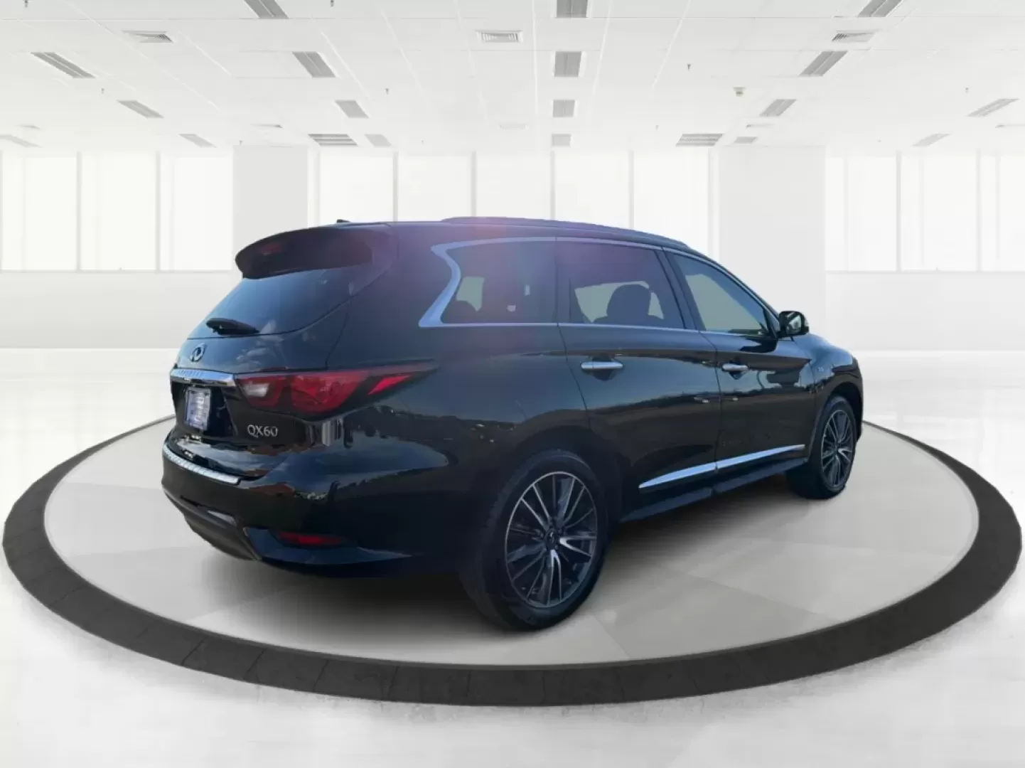 2019 Infiniti QX60 LUXE (5N1DL0MM2KC) with an VQ 3.5L V-6 gasoline direct injection engine, located at 1951 S Dayton Lakeview Rd., New Carlisle, OH, 45344, (937) 908-9800, 39.890999, -84.050255 - **Discover Your Next Adventure with the 2019 Infiniti QX60 at Advantage Car and Credit - Piqua!**<br /> <br /> Are you ready to elevate your family's weekend getaways or daily commutes? The 2019 Infiniti QX60 is the perfect blend of luxury, space, and performance, designed for families, adventure se - Photo#2