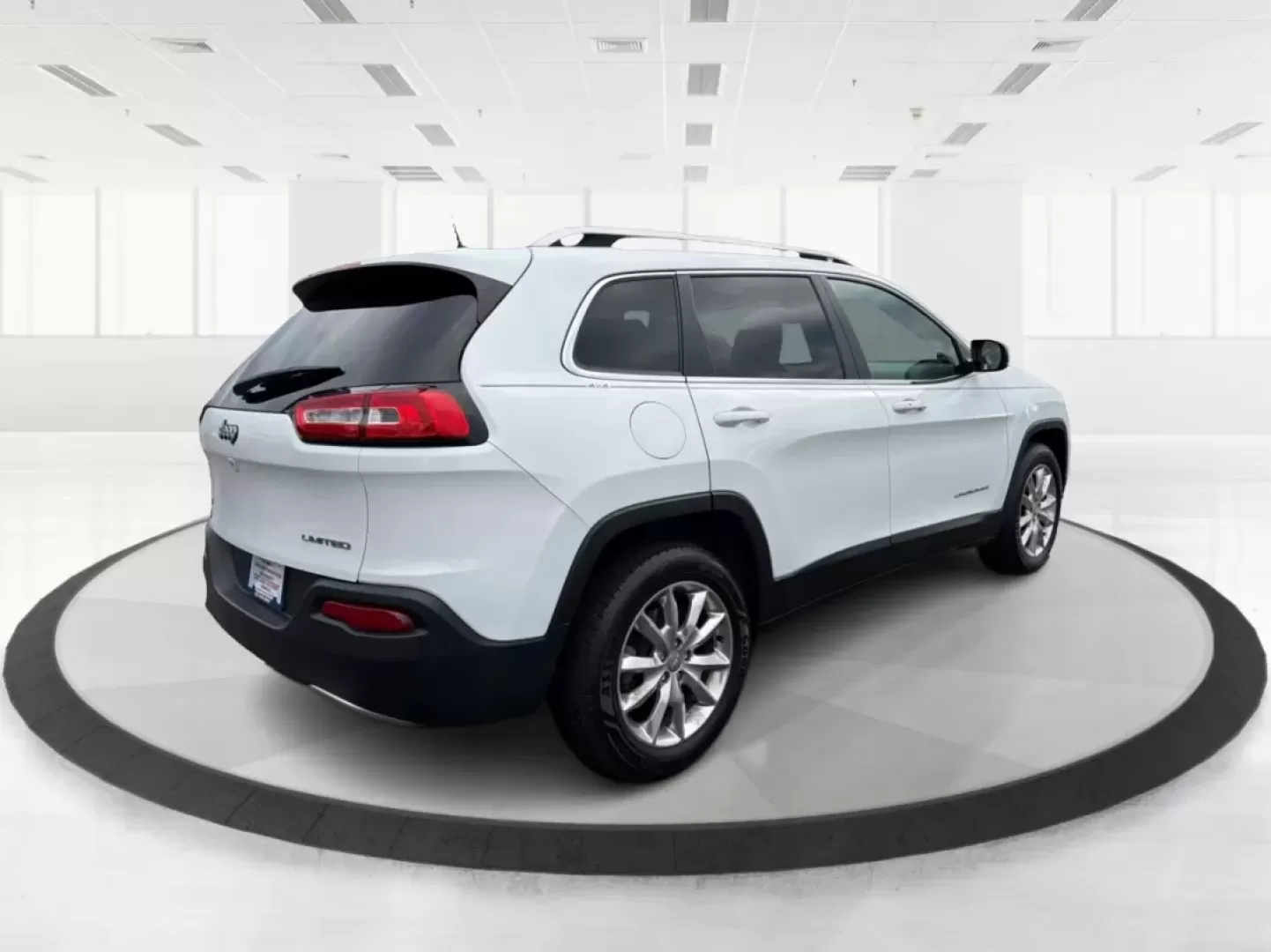 2016 Jeep Cherokee Limited (1C4PJMDB4GW) with an Other engine, located at 401 Woodman Dr, Riverside, OH, 45431, (937) 908-9800, 39.760899, -84.123421 - **Explore Adventure with the 2016 Jeep Cherokee Limited Your Ultimate Crossover Companion!**<br /> <br /> Are you ready to elevate your lifestyle with a vehicle that adapts to your needs? The 2016 Jeep Cherokee Limited is the perfect blend of comfort, style, and versatility, making it an ideal choi - Photo#2