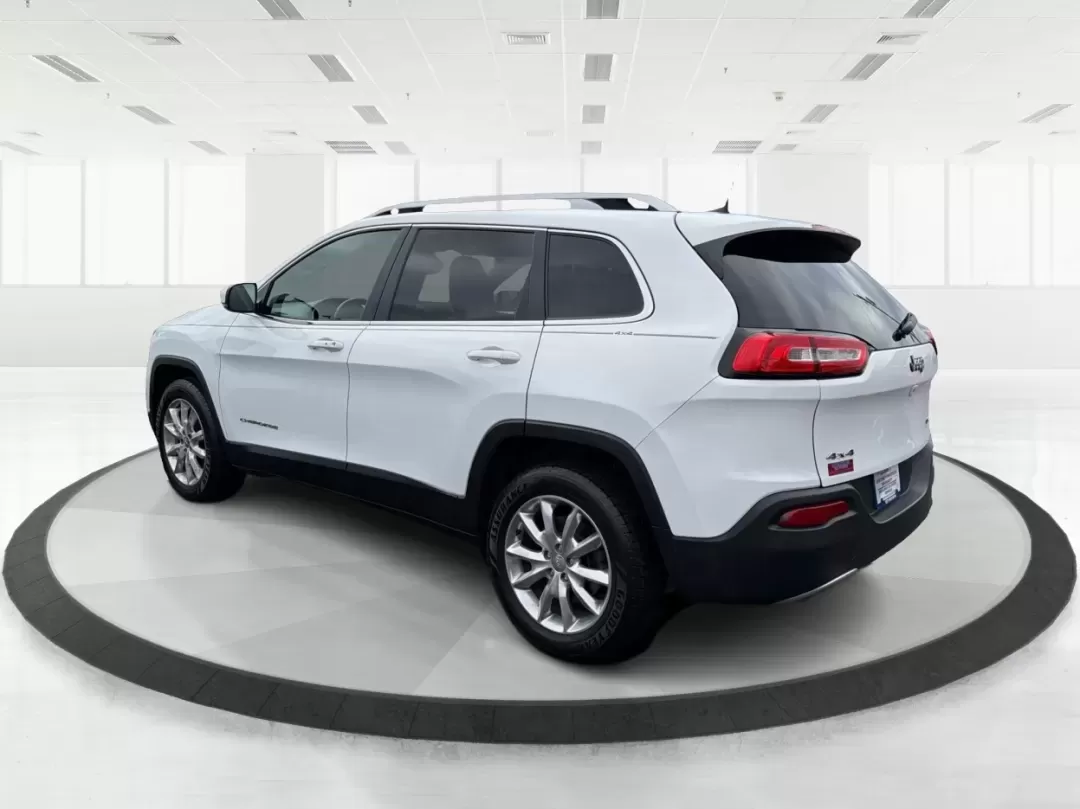 2016 Jeep Cherokee Limited (1C4PJMDB4GW) with an Other engine, located at 401 Woodman Dr, Riverside, OH, 45431, (937) 908-9800, 39.760899, -84.123421 - **Explore Adventure with the 2016 Jeep Cherokee Limited Your Ultimate Crossover Companion!**<br /> <br /> Are you ready to elevate your lifestyle with a vehicle that adapts to your needs? The 2016 Jeep Cherokee Limited is the perfect blend of comfort, style, and versatility, making it an ideal choi - Photo#4