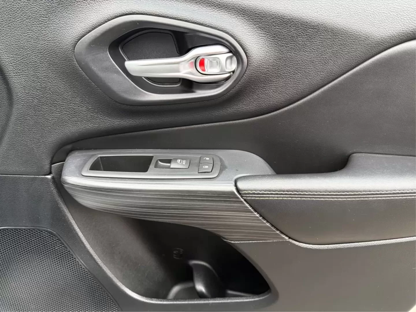 2016 Jeep Cherokee Limited (1C4PJMDB4GW) with an Other engine, located at 401 Woodman Dr, Riverside, OH, 45431, (937) 908-9800, 39.760899, -84.123421 - **Explore Adventure with the 2016 Jeep Cherokee Limited Your Ultimate Crossover Companion!**<br /> <br /> Are you ready to elevate your lifestyle with a vehicle that adapts to your needs? The 2016 Jeep Cherokee Limited is the perfect blend of comfort, style, and versatility, making it an ideal choi - Photo#20