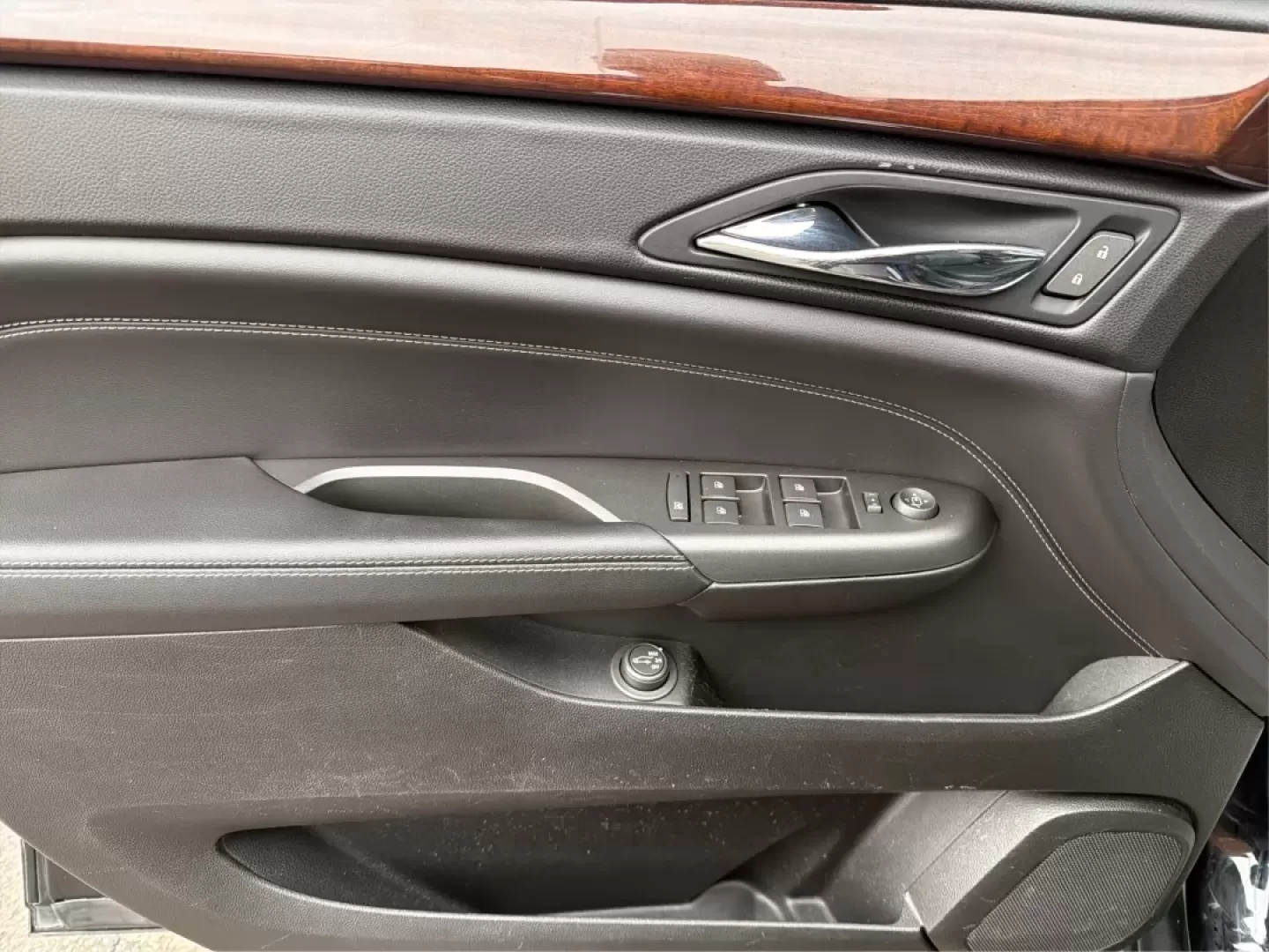 2012 Cadillac SRX Luxury Collection (3GYFNAE33CS) with an 3.6L V-6 gasoline direct injection engine, located at 401 Woodman Dr, Riverside, OH, 45431, (937) 908-9800, 39.760899, -84.123421 - **Experience the Luxury of the 2012 Cadillac SRX: Your Perfect Family SUV Awaits!**<br /> <br /> Are you in search of a vehicle that seamlessly marries style, comfort, and practicality? Whether you're looking for a family-friendly SUV for school drop-offs, a reliable companion for long commutes, or - Photo#18