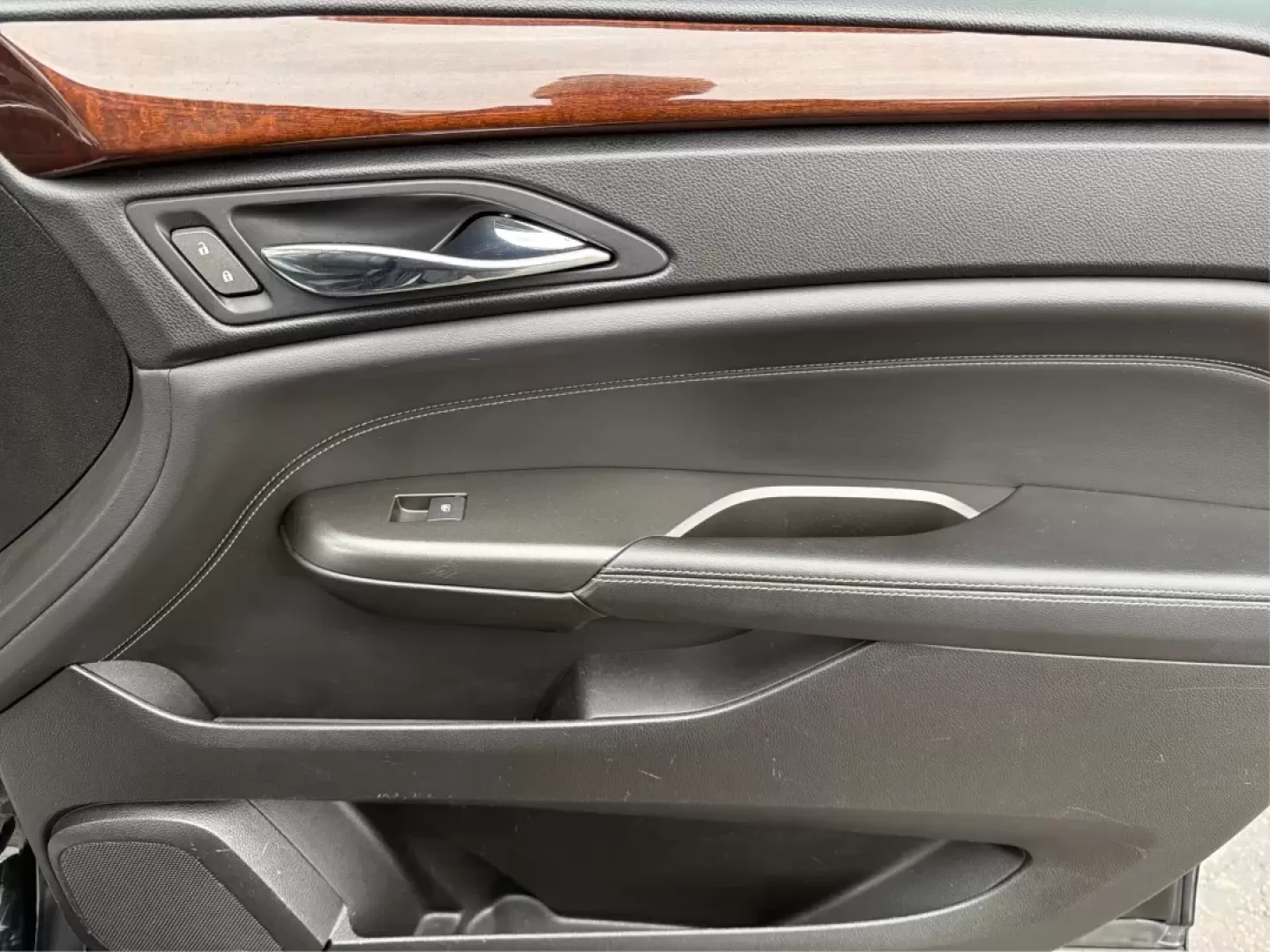 2012 Cadillac SRX Luxury Collection (3GYFNAE33CS) with an 3.6L V-6 gasoline direct injection engine, located at 401 Woodman Dr, Riverside, OH, 45431, (937) 908-9800, 39.760899, -84.123421 - **Experience the Luxury of the 2012 Cadillac SRX: Your Perfect Family SUV Awaits!**<br /> <br /> Are you in search of a vehicle that seamlessly marries style, comfort, and practicality? Whether you're looking for a family-friendly SUV for school drop-offs, a reliable companion for long commutes, or - Photo#19