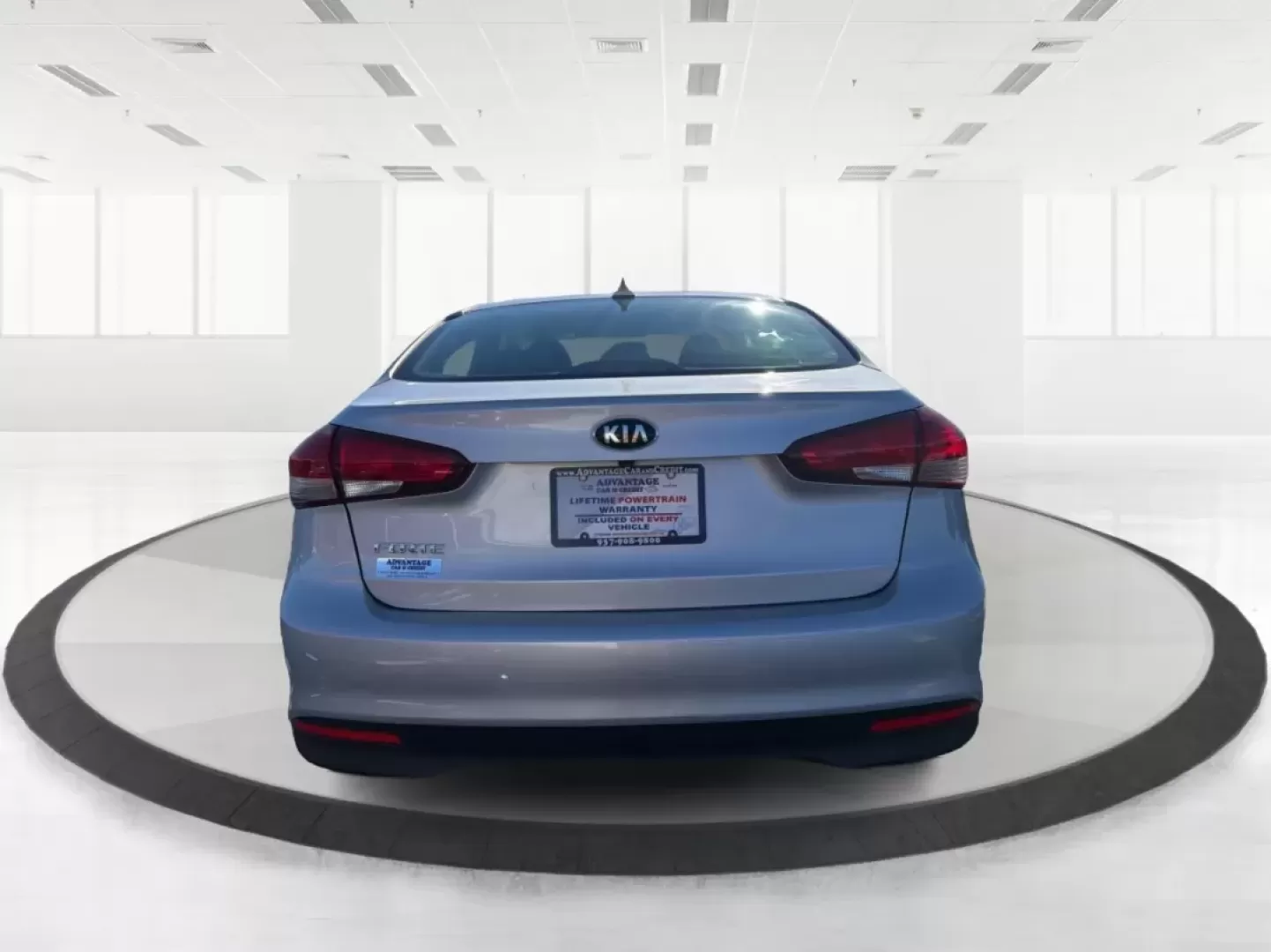 2018 Kia Forte LX (3KPFK4A72JE) with an 2L I-4 DOHC engine, 6M transmission, located at 1230 East Main St, Xenia, OH, 45385, (937) 908-9800, 39.688026, -83.910172 - ### Drive into Adventure with the 2018 Kia Forte LX at Advantage Car and Credit - Xenia!<br /> <br /> Are you ready to elevate your daily commute or weekend getaway? The 2018 Kia Forte LX, available now at Advantage Car and Credit in Xenia, OH, is the perfect vehicle for both the budget-conscious bu - Photo#3