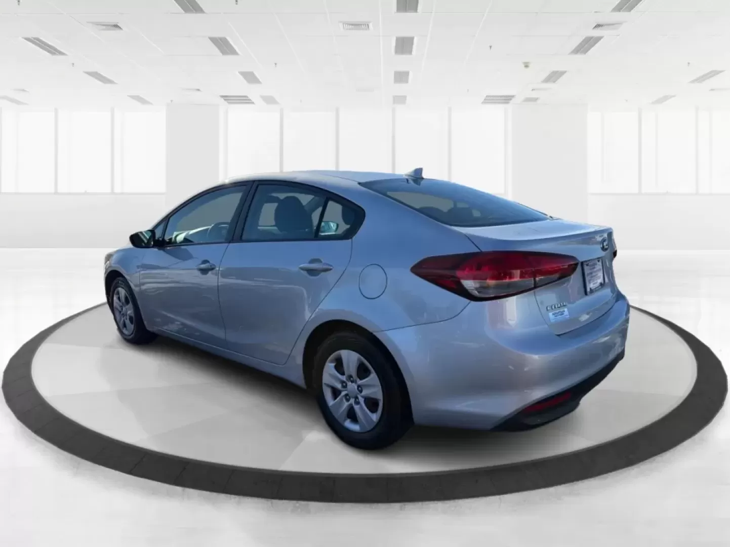 2018 Kia Forte LX (3KPFK4A72JE) with an 2L I-4 DOHC engine, 6M transmission, located at 1230 East Main St, Xenia, OH, 45385, (937) 908-9800, 39.688026, -83.910172 - ### Drive into Adventure with the 2018 Kia Forte LX at Advantage Car and Credit - Xenia!<br /> <br /> Are you ready to elevate your daily commute or weekend getaway? The 2018 Kia Forte LX, available now at Advantage Car and Credit in Xenia, OH, is the perfect vehicle for both the budget-conscious bu - Photo#4