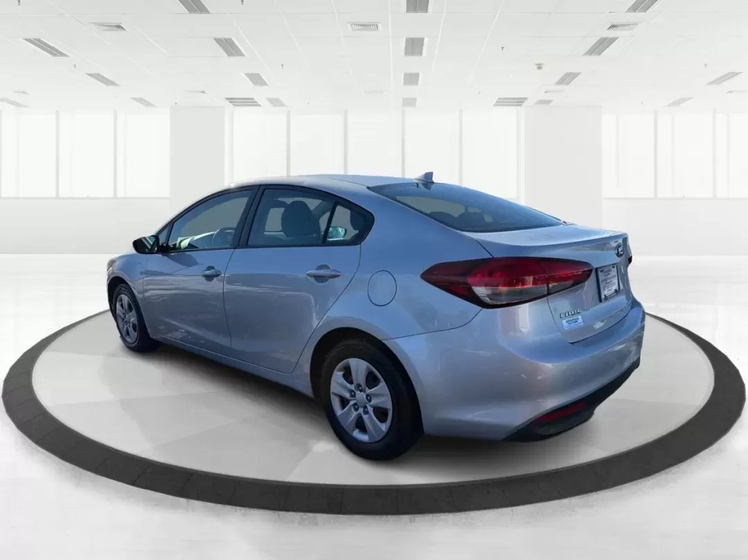 2018 Kia Forte LX (3KPFK4A72JE) with an 2L I-4 DOHC engine, located at 1230 East Main St, Xenia, OH, 45385, (937) 908-9800, 39.688026, -83.910172 - ### Drive into Adventure with the 2018 Kia Forte LX at Advantage Car and Credit - Xenia!<br /> <br /> Are you ready to elevate your daily commute or weekend getaway? The 2018 Kia Forte LX, available now at Advantage Car and Credit in Xenia, OH, is the perfect vehicle for both the budget-conscious bu - Photo#4