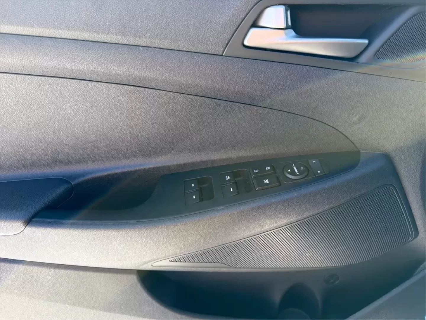 2018 Hyundai Tucson SEL (KM8J3CA43JU) with an Nu 2L I-4 gasoline direct injection engine, located at 8750 N County Rd 25A, Piqua, OH, 45356, (937) 908-9800, 40.164391, -84.232513 - Are you ready to elevate your adventures? Whether you're a growing family in need of a reliable SUV or a commuter looking for comfort on long drives, this 2018 Hyundai Tucson SEL is your ticket to a life filled with experiences. Discover the perfect blend of performance, safety, and technology at Ad - Photo#18