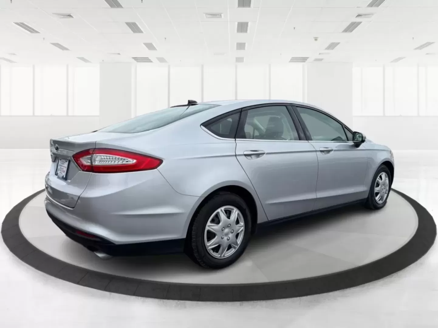 2014 Ford Fusion S (3FA6P0G70ER) with an 2.5L L4 DOHC 16V engine, Automatic transmission, located at 1951 S Dayton Lakeview Rd., New Carlisle, OH, 45344, (937) 908-9800, 39.890999, -84.050255 - **Discover a New Level of Comfort and Style with the 2014 Ford Fusion at Advantage Car and Credit!**<br /> <br /> Are you on the hunt for a reliable sedan that perfectly balances style, efficiency, and comfort? Look no further than the 2014 Ford Fusion, available now at Advantage Car and Credit in N - Photo#2