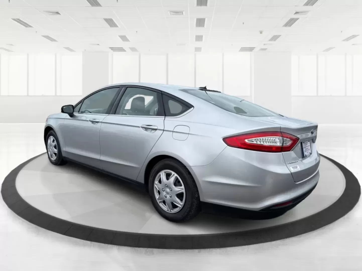 2014 Ford Fusion S (3FA6P0G70ER) with an 2.5L L4 DOHC 16V engine, Automatic transmission, located at 1951 S Dayton Lakeview Rd., New Carlisle, OH, 45344, (937) 908-9800, 39.890999, -84.050255 - **Discover a New Level of Comfort and Style with the 2014 Ford Fusion at Advantage Car and Credit!**<br /> <br /> Are you on the hunt for a reliable sedan that perfectly balances style, efficiency, and comfort? Look no further than the 2014 Ford Fusion, available now at Advantage Car and Credit in N - Photo#4