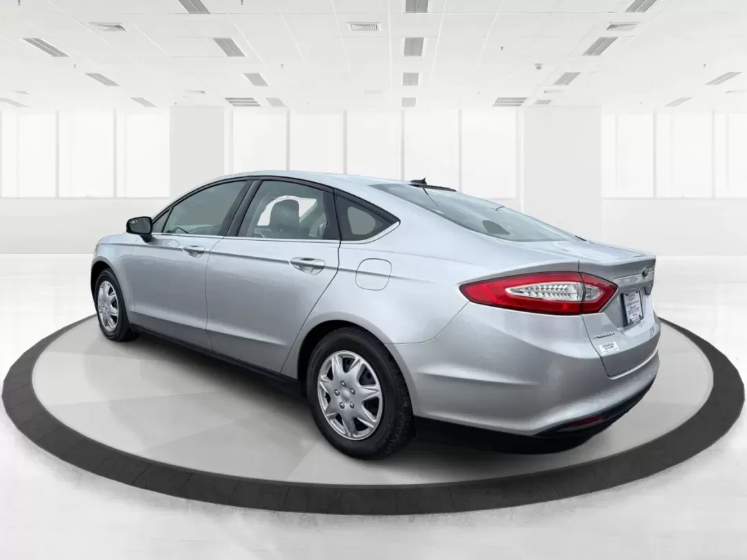 2014 Ford Fusion S (3FA6P0G70ER) with an 2.5L L4 DOHC 16V engine, located at 1951 S Dayton Lakeview Rd., New Carlisle, OH, 45344, (937) 908-9800, 39.890999, -84.050255 - **Discover a New Level of Comfort and Style with the 2014 Ford Fusion at Advantage Car and Credit!**<br /> <br /> Are you on the hunt for a reliable sedan that perfectly balances style, efficiency, and comfort? Look no further than the 2014 Ford Fusion, available now at Advantage Car and Credit in N - Photo#4