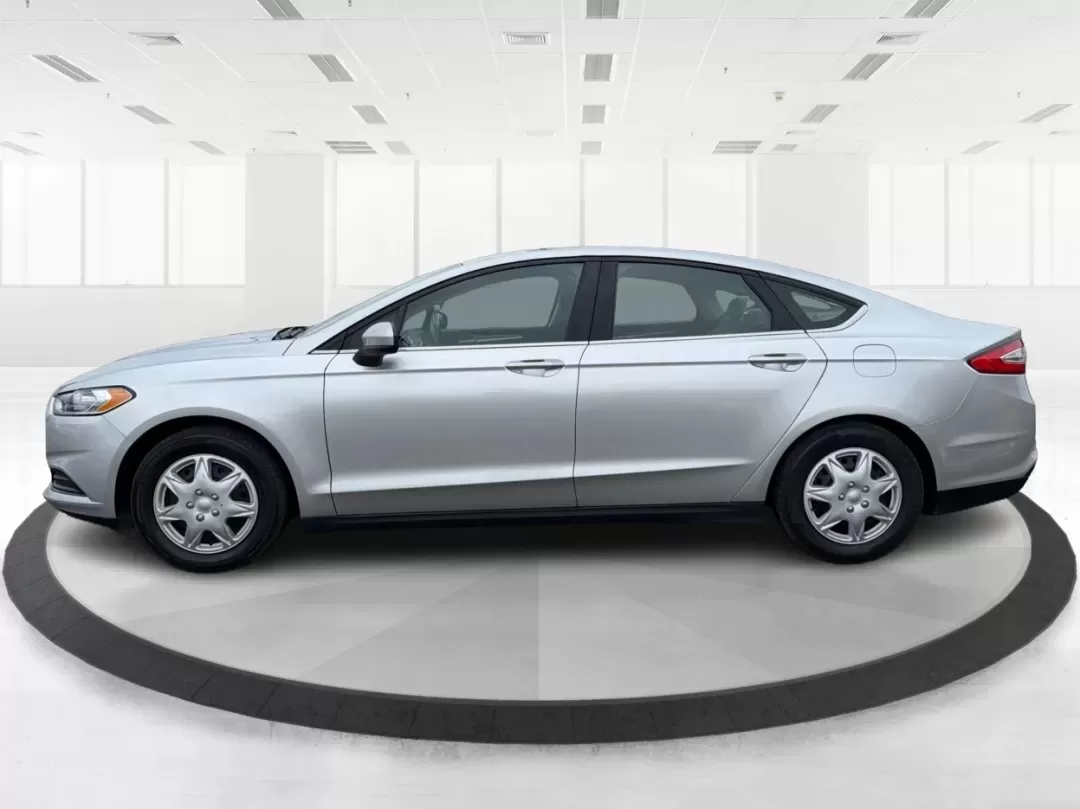 2014 Ford Fusion S (3FA6P0G70ER) with an 2.5L L4 DOHC 16V engine, located at 1951 S Dayton Lakeview Rd., New Carlisle, OH, 45344, (937) 908-9800, 39.890999, -84.050255 - **Discover a New Level of Comfort and Style with the 2014 Ford Fusion at Advantage Car and Credit!**<br /> <br /> Are you on the hunt for a reliable sedan that perfectly balances style, efficiency, and comfort? Look no further than the 2014 Ford Fusion, available now at Advantage Car and Credit in N - Photo#5