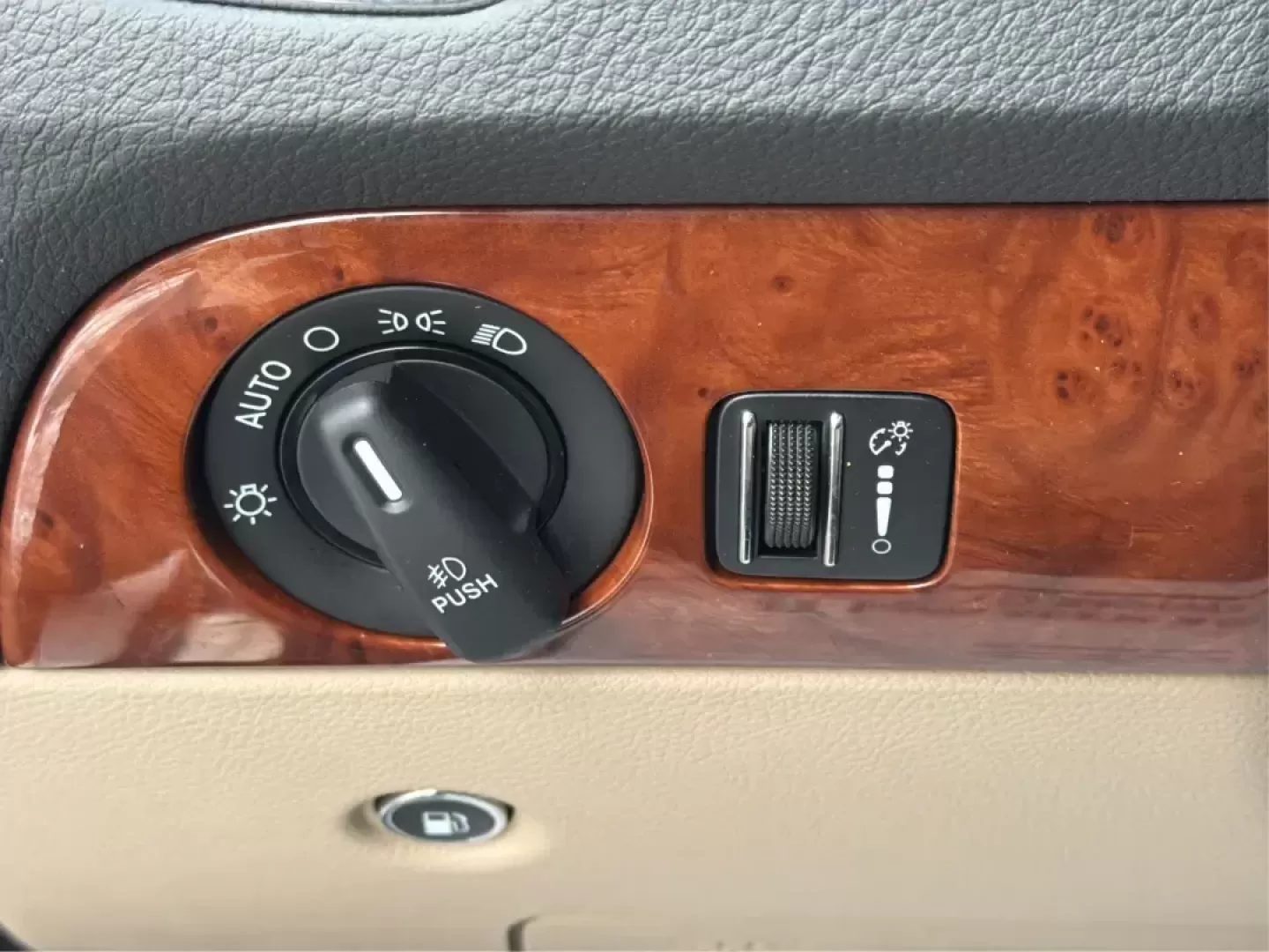 2015 Dodge Durango Citadel (1C4RDHEG2FC) with an 3.6L V6 DOHC 24V engine, 8A transmission, located at 4508 South Dixie Dr, Moraine, OH, 45439, (937) 908-9800, 39.689976, -84.218452 - **Unleash Adventure with the 2015 Dodge Durango Citadel Perfect for Family Road Trips!**<br /> <br /> Are you ready to take your family on unforgettable adventures? The 2015 Dodge Durango Citadel is designed for those who love the open road and the comfort of a spacious SUV. With its sleek Bright W - Photo#17