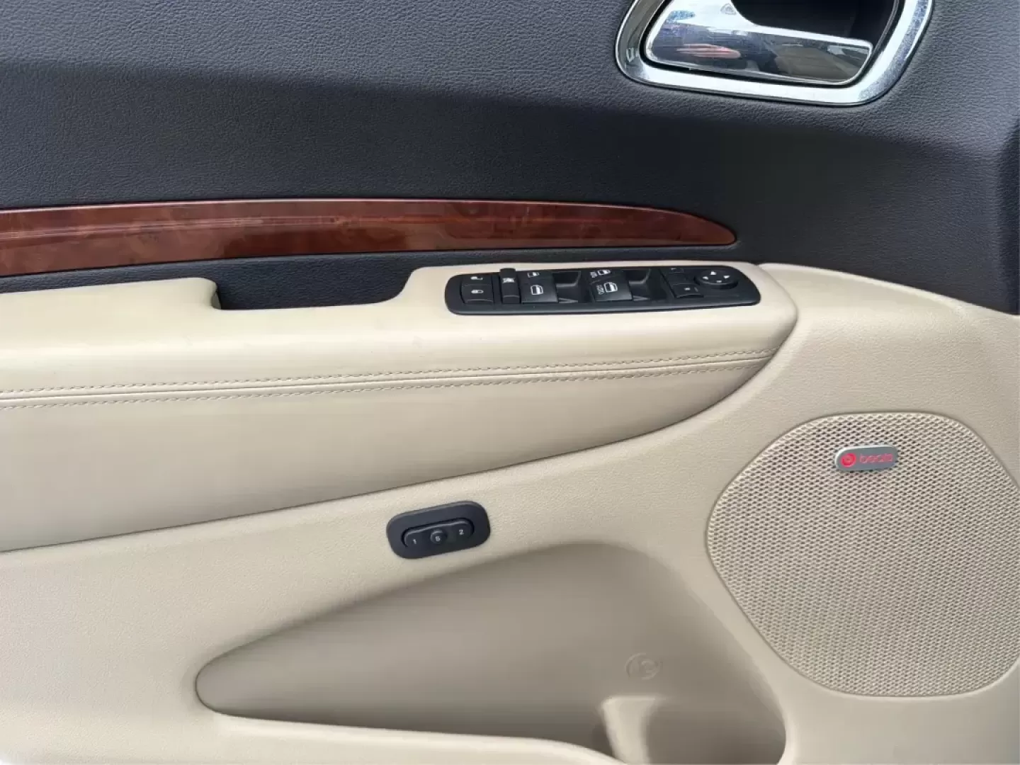 2015 Dodge Durango Citadel (1C4RDHEG2FC) with an 3.6L V6 DOHC 24V engine, 8A transmission, located at 4508 South Dixie Dr, Moraine, OH, 45439, (937) 908-9800, 39.689976, -84.218452 - **Unleash Adventure with the 2015 Dodge Durango Citadel Perfect for Family Road Trips!**<br /> <br /> Are you ready to take your family on unforgettable adventures? The 2015 Dodge Durango Citadel is designed for those who love the open road and the comfort of a spacious SUV. With its sleek Bright W - Photo#19