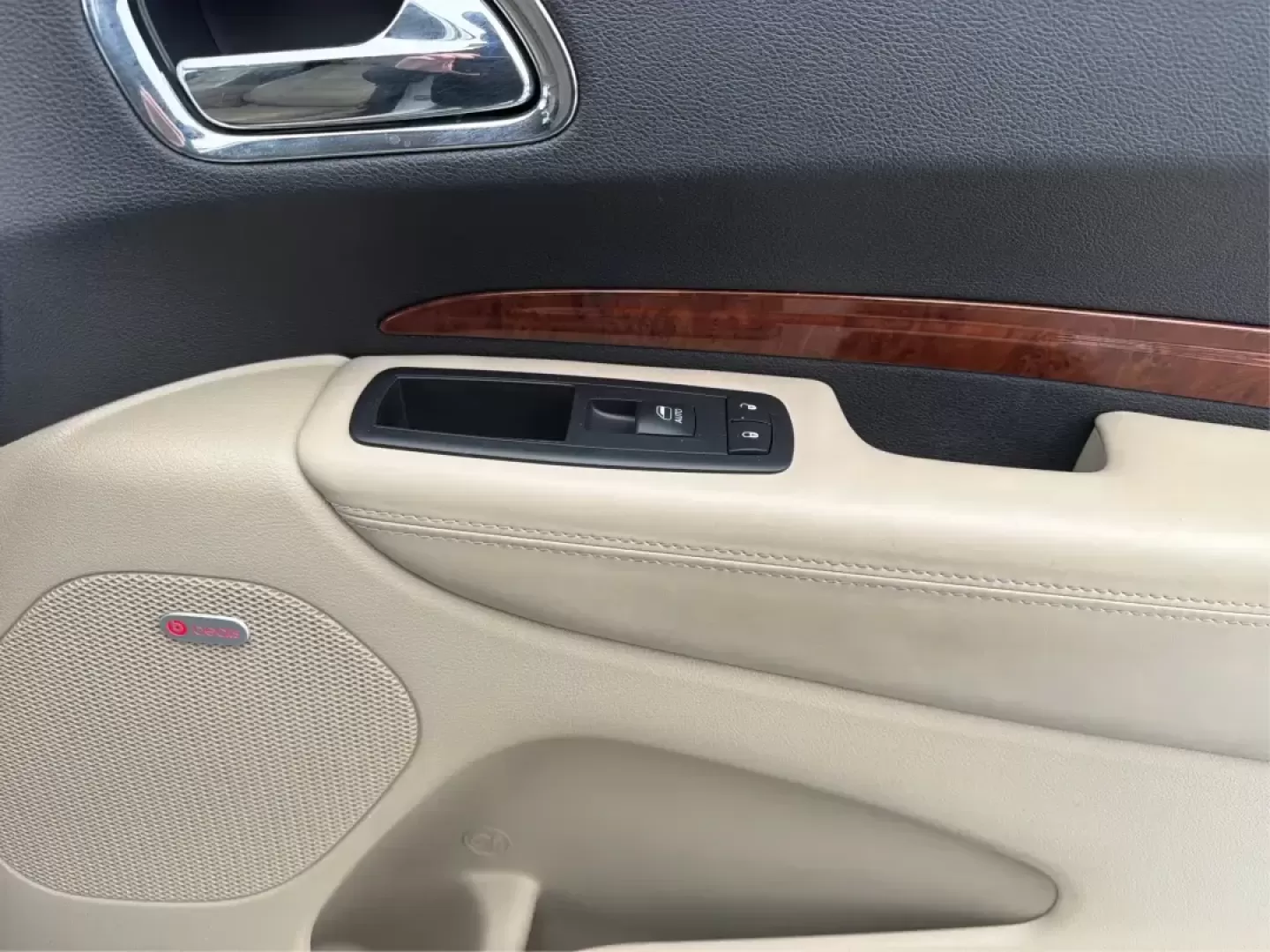 2015 Dodge Durango Citadel (1C4RDHEG2FC) with an 3.6L V6 DOHC 24V engine, 8A transmission, located at 4508 South Dixie Dr, Moraine, OH, 45439, (937) 908-9800, 39.689976, -84.218452 - **Unleash Adventure with the 2015 Dodge Durango Citadel Perfect for Family Road Trips!**<br /> <br /> Are you ready to take your family on unforgettable adventures? The 2015 Dodge Durango Citadel is designed for those who love the open road and the comfort of a spacious SUV. With its sleek Bright W - Photo#20