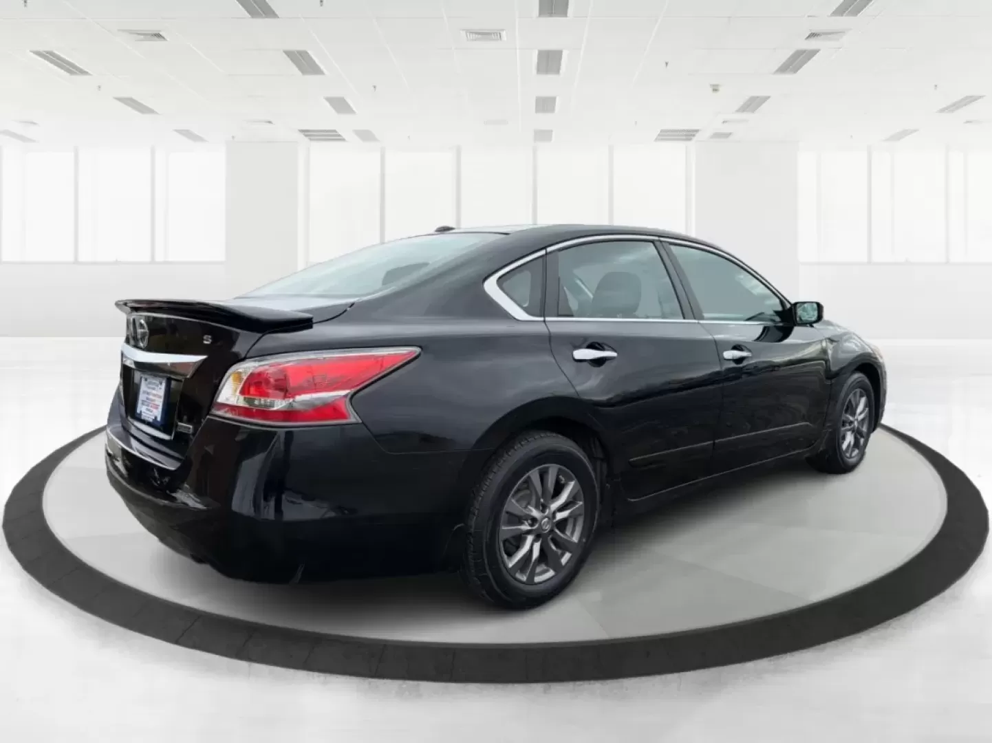2015 Nissan Altima 2.5 S (1N4AL3AP8FC) with an 2.5L I-4 DOHC engine, located at 1184 Kauffman Ave, Fairborn, OH, 45324, (937) 908-9800, 39.807072, -84.030914 - ### Drive Your Future with Confidence: 2015 Nissan Altima at Advantage Car and Credit - Fairborn<br /> <br /> Are you looking for a reliable sedan that balances comfort, efficiency, and style? Look no further than the 2015 Nissan Altima 2.5 S, a perfect choice for daily commuters, growing families, - Photo#2