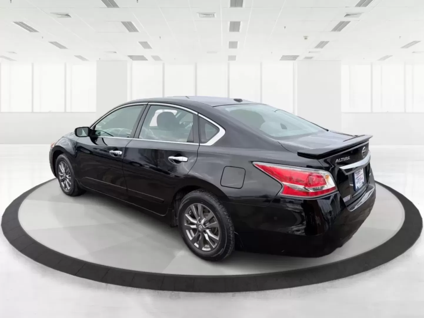2015 Nissan Altima 2.5 S (1N4AL3AP8FC) with an 2.5L I-4 DOHC engine, located at 1184 Kauffman Ave, Fairborn, OH, 45324, (937) 908-9800, 39.807072, -84.030914 - ### Drive Your Future with Confidence: 2015 Nissan Altima at Advantage Car and Credit - Fairborn<br /> <br /> Are you looking for a reliable sedan that balances comfort, efficiency, and style? Look no further than the 2015 Nissan Altima 2.5 S, a perfect choice for daily commuters, growing families, - Photo#4