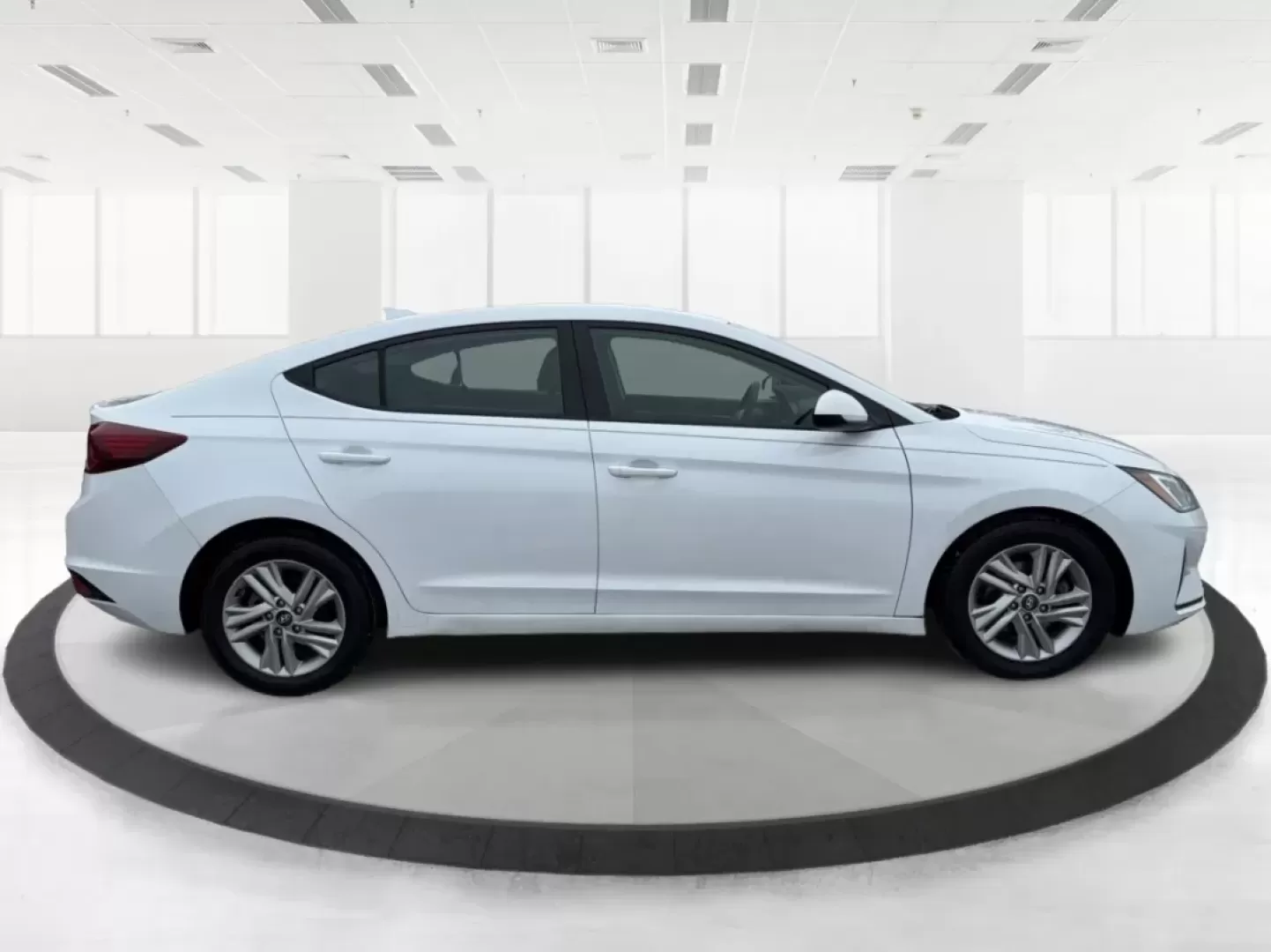 2020 Hyundai Elantra SEL (5NPD84LF8LH) with an Nu 2L I-4 DOHC engine, 6A transmission, located at 880 E. National Road, Vandalia, OH, 45377, (937) 908-9800, 39.891918, -84.183594 - Are you ready to elevate your everyday driving experience? Look no further than this stunning 2020 Hyundai Elantra SEL, the perfect sedan for commuters, growing families, or anyone seeking a stylish ride that won't break the bank. Whether you're navigating the bustling streets of Vandalia or embarki - Photo#1