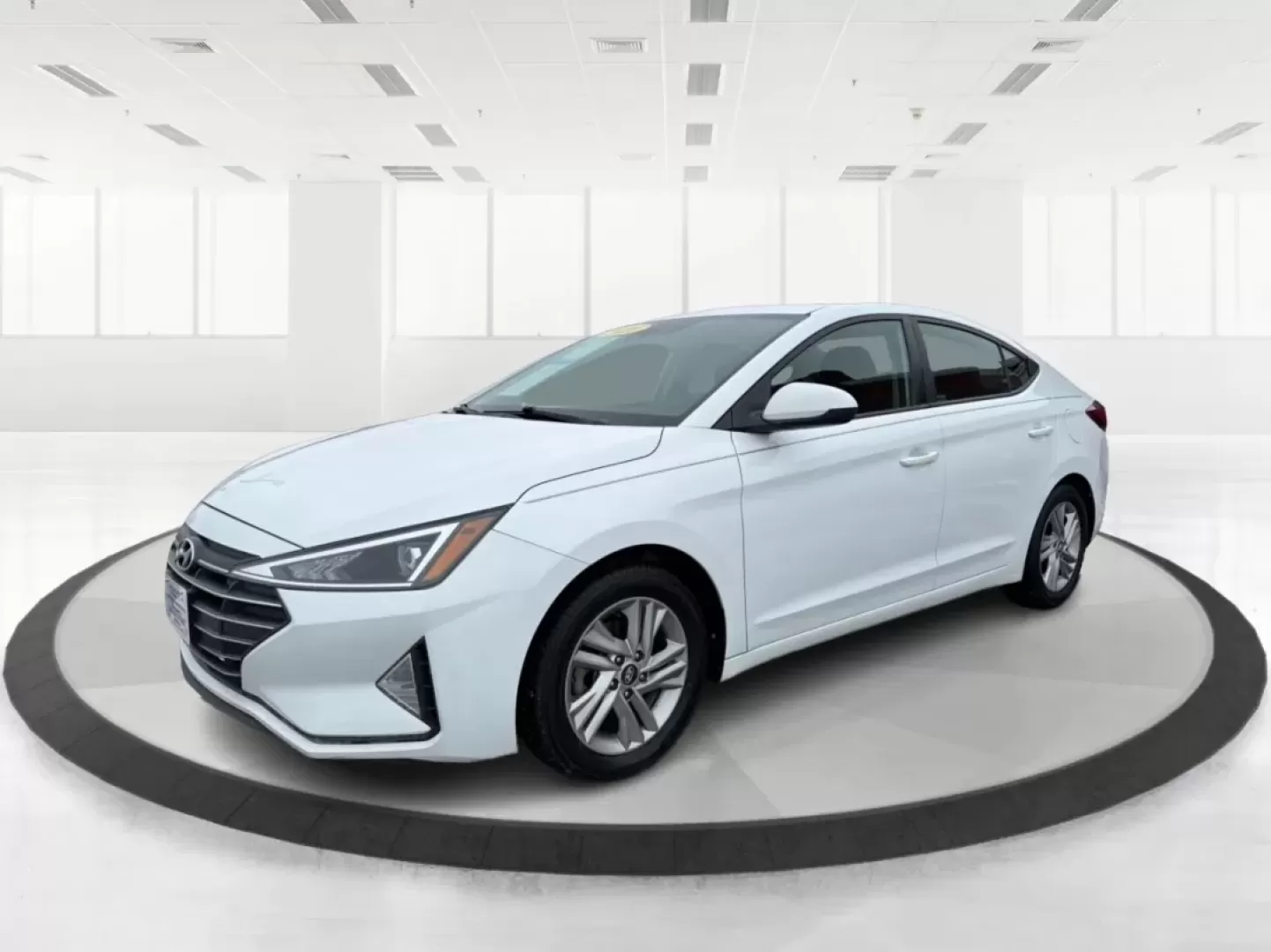 2020 Hyundai Elantra SEL (5NPD84LF8LH) with an Nu 2L I-4 DOHC engine, 6A transmission, located at 880 E. National Road, Vandalia, OH, 45377, (937) 908-9800, 39.891918, -84.183594 - Are you ready to elevate your everyday driving experience? Look no further than this stunning 2020 Hyundai Elantra SEL, the perfect sedan for commuters, growing families, or anyone seeking a stylish ride that won't break the bank. Whether you're navigating the bustling streets of Vandalia or embarki - Photo#8