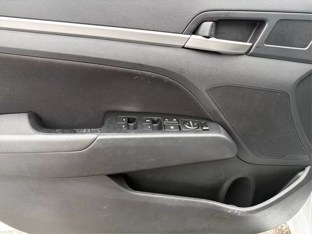 2020 Hyundai Elantra SEL (5NPD84LF8LH) with an Nu 2L I-4 DOHC engine, located at 880 E. National Road, Vandalia, OH, 45377, (937) 908-9800, 39.891918, -84.183594 - Are you ready to elevate your everyday driving experience? Look no further than this stunning 2020 Hyundai Elantra SEL, the perfect sedan for commuters, growing families, or anyone seeking a stylish ride that won't break the bank. Whether you're navigating the bustling streets of Vandalia or embarki - Photo#17