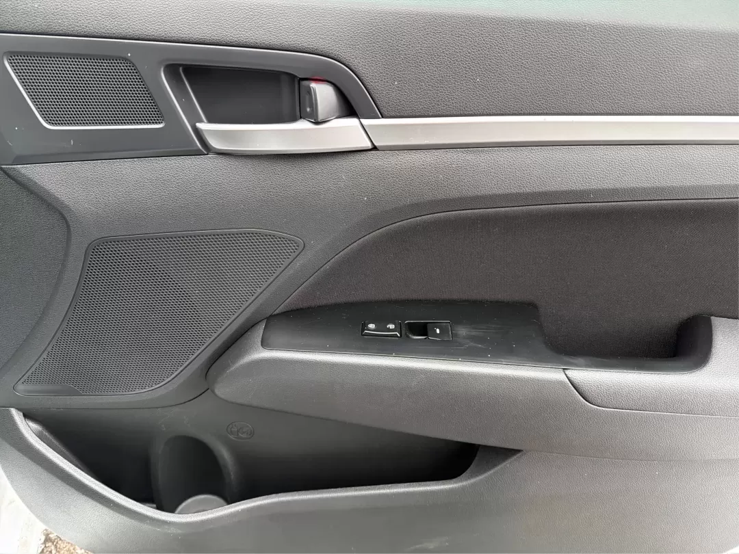 2020 Hyundai Elantra SEL (5NPD84LF8LH) with an Nu 2L I-4 DOHC engine, located at 880 E. National Road, Vandalia, OH, 45377, (937) 908-9800, 39.891918, -84.183594 - Are you ready to elevate your everyday driving experience? Look no further than this stunning 2020 Hyundai Elantra SEL, the perfect sedan for commuters, growing families, or anyone seeking a stylish ride that won't break the bank. Whether you're navigating the bustling streets of Vandalia or embarki - Photo#18