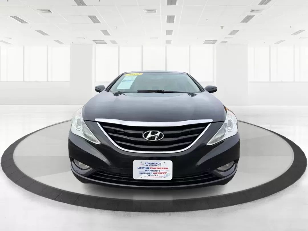 2013 Hyundai Sonata GLS (5NPEB4AC0DH) with an 2.4L I-4 gasoline direct injection engine, located at 1230 East Main St, Xenia, OH, 45385, (937) 908-9800, 39.688026, -83.910172 - **Discover the Perfect Family Sedan: 2013 Hyundai Sonata GLS at Advantage Car and Credit in Xenia, OH!**<br /> <br /> Are you in the market for a reliable and stylish vehicle that accommodates your growing family's needs? Look no further than the sleek 2013 Hyundai Sonata GLS, available now at Advan - Photo#7