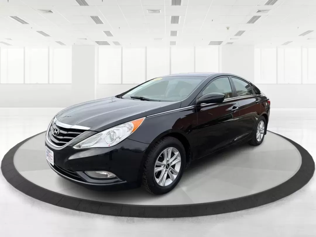 2013 Hyundai Sonata GLS (5NPEB4AC0DH) with an 2.4L I-4 gasoline direct injection engine, located at 1230 East Main St, Xenia, OH, 45385, (937) 908-9800, 39.688026, -83.910172 - **Discover the Perfect Family Sedan: 2013 Hyundai Sonata GLS at Advantage Car and Credit in Xenia, OH!**<br /> <br /> Are you in the market for a reliable and stylish vehicle that accommodates your growing family's needs? Look no further than the sleek 2013 Hyundai Sonata GLS, available now at Advan - Photo#8